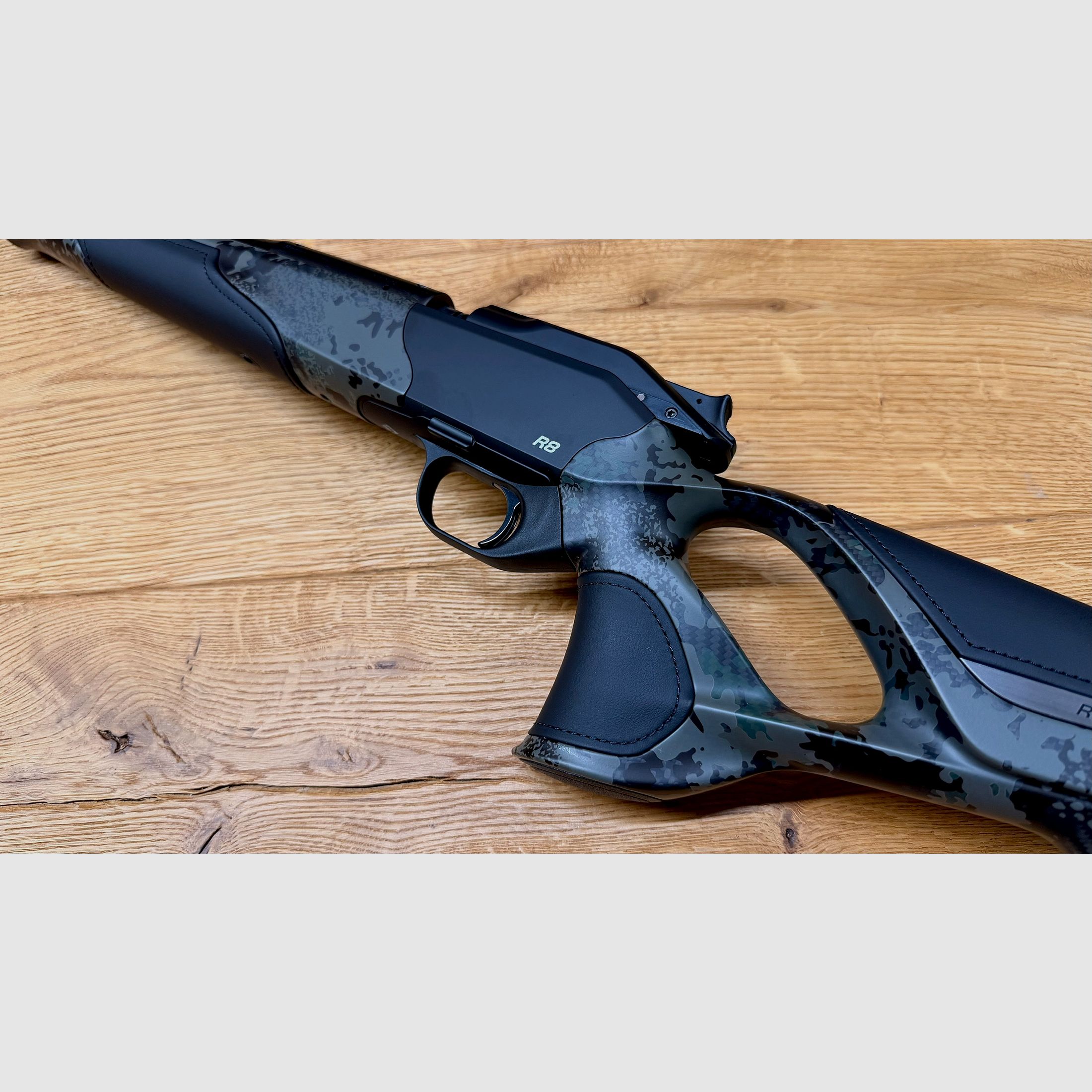 Blaser R8 Ultimate Carbon Huntec Camo arma completa / calibre seleccionable / logo plateado / Semi Weight