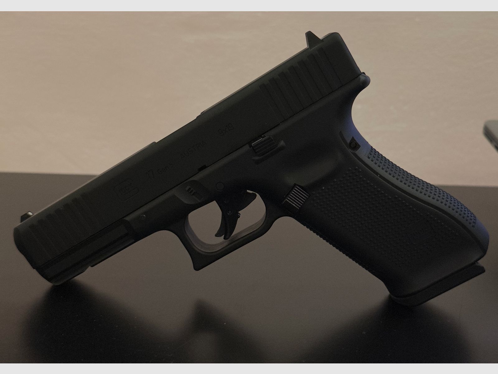 Glock 17 Gen5 Airsoft 4,5mm Diabolo + Original Glock Koffer + 1 Packung Spitzkopfdiabolos