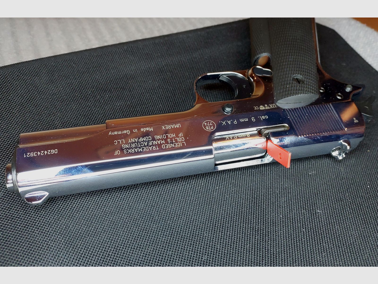 Colt Government 1911 A1 Schreckschuss Pistole 9mm P.A.K. poliertes Chrom (PTB 774)