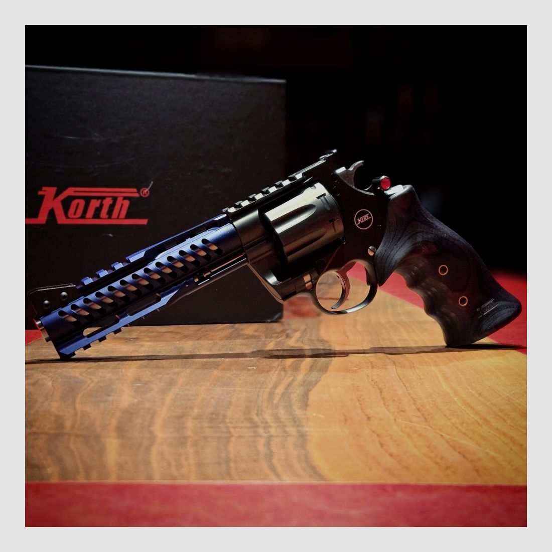 Revolver KORTH Ranger NXA, 8 coups, cal. .357 Mag, 6 pouces, poignée Jim Wilson manchon de canon bleu