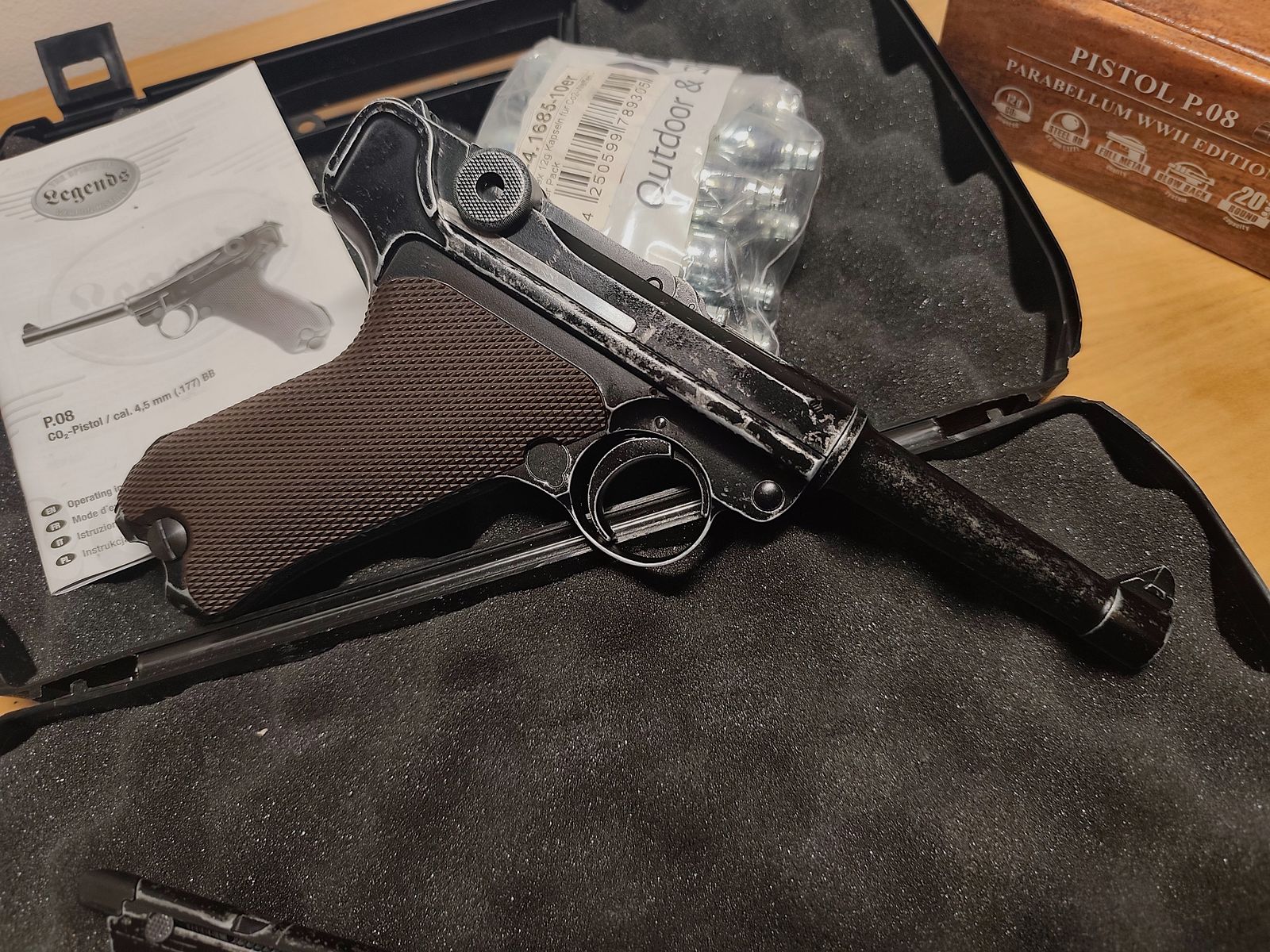 Umarex Legends P08 WWII Special Edition - pistola CO2 de 4,5 mm con balines de acero y blowback (P18), imagen 6 de 6