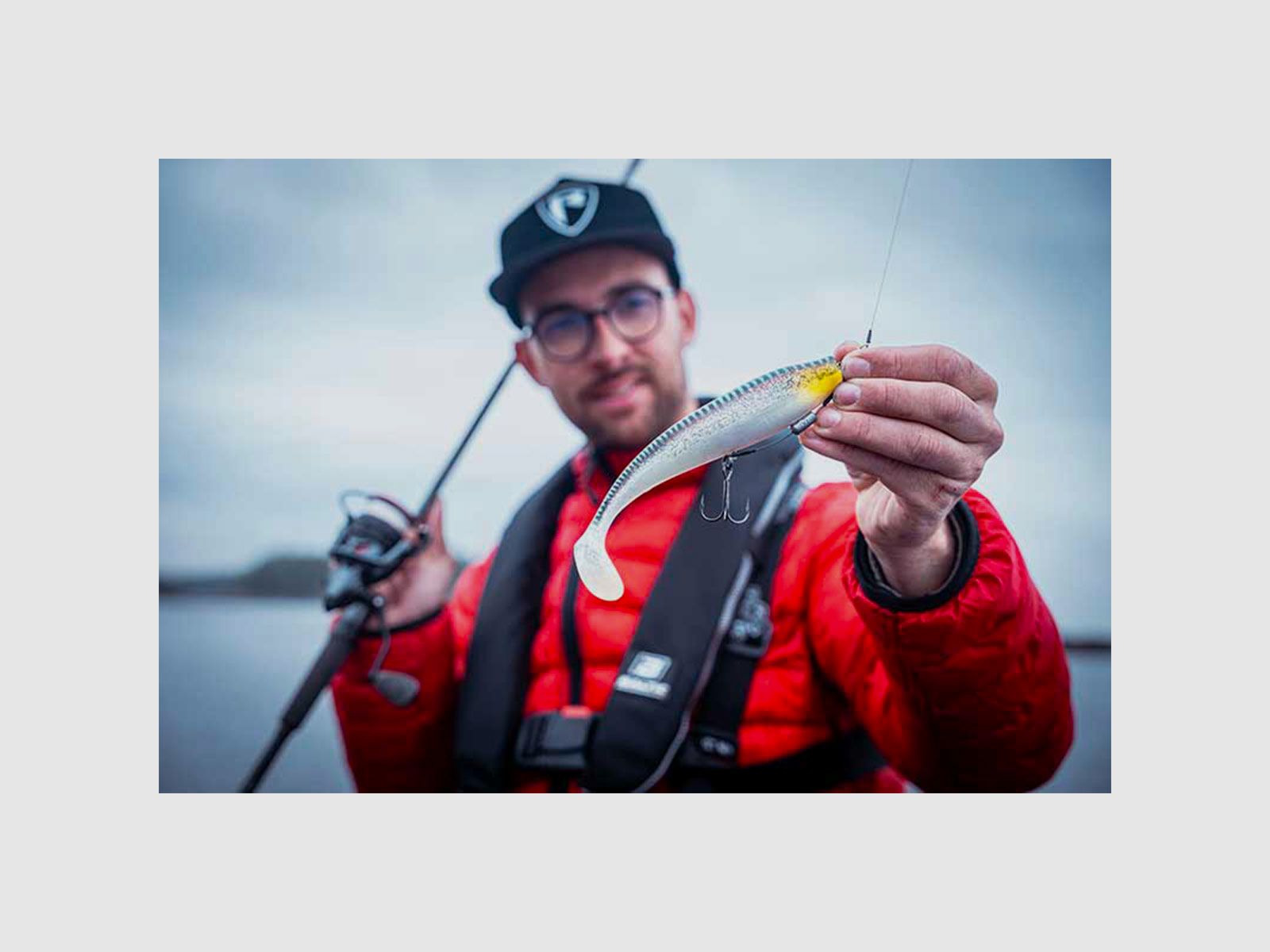 FOX RAGE – ULTRA UV ZANDER PRO SHADS | LOADED SOFTBAITS | 16cm 6.3″ 39g | Silver Halo, image 3 of 3