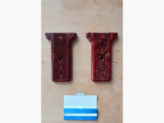 Empuñaduras traseras de RPG-7 de baquelita de 1971, correspondientes