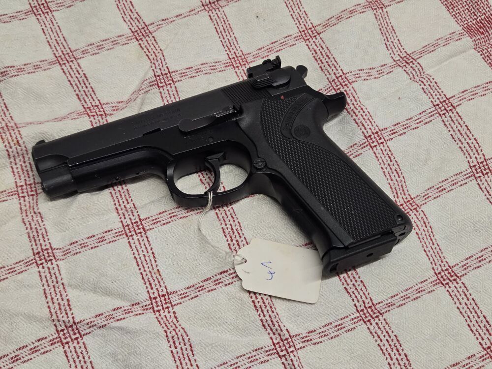 S&W 915