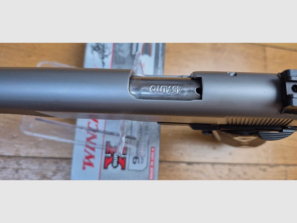 Sehr schöner 1911 von Smith & Wesson – In 45acp und 8 Schuss – 100% Edelstahl (kein Plastik!) – Smith-Bearbeitungen! – Sehr guter mechanischer und ästhetischer Zustand – Originalverpackung – TBE+, Bild 18 von 25