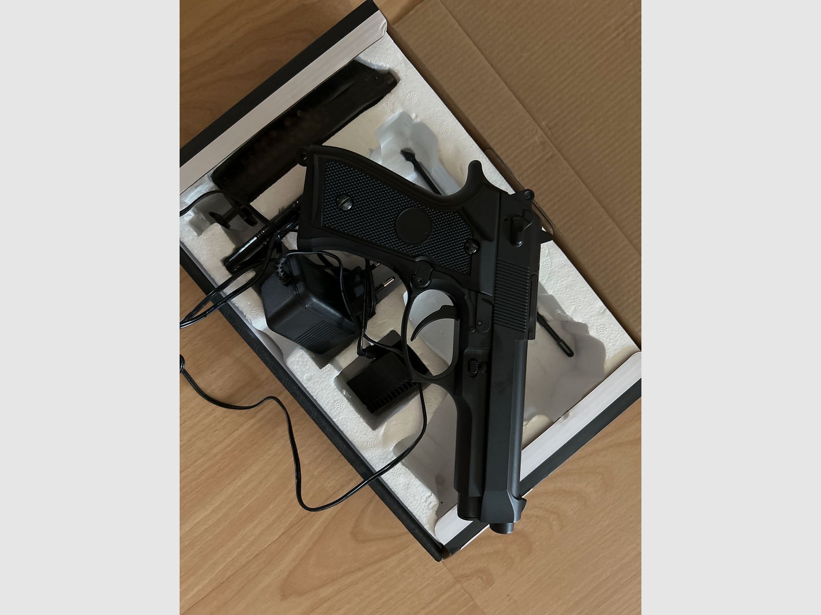 Pistola Airsoft CM. 126