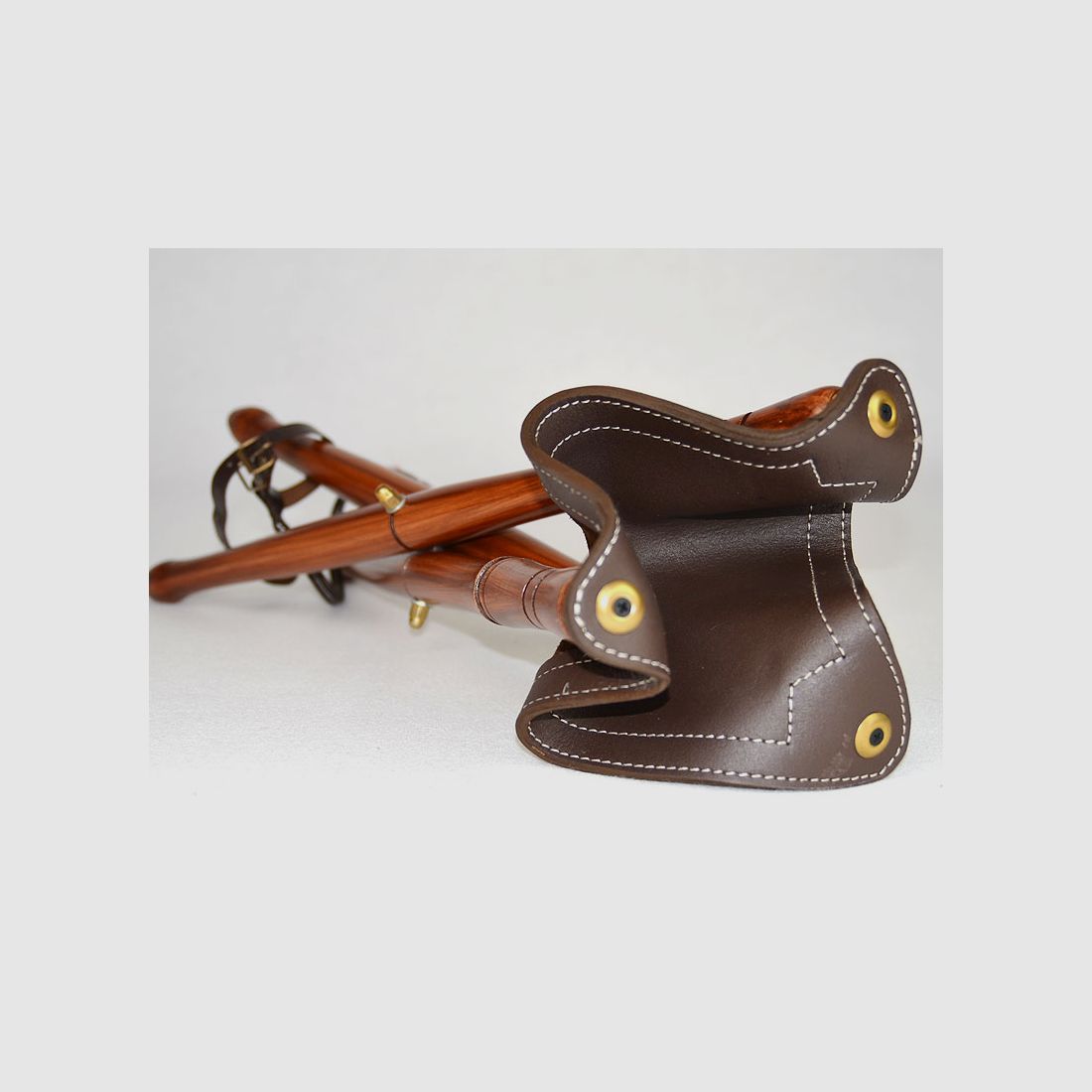AKAH DREIBEINSTUHL, klappbar 65 cm Sitzhöhe