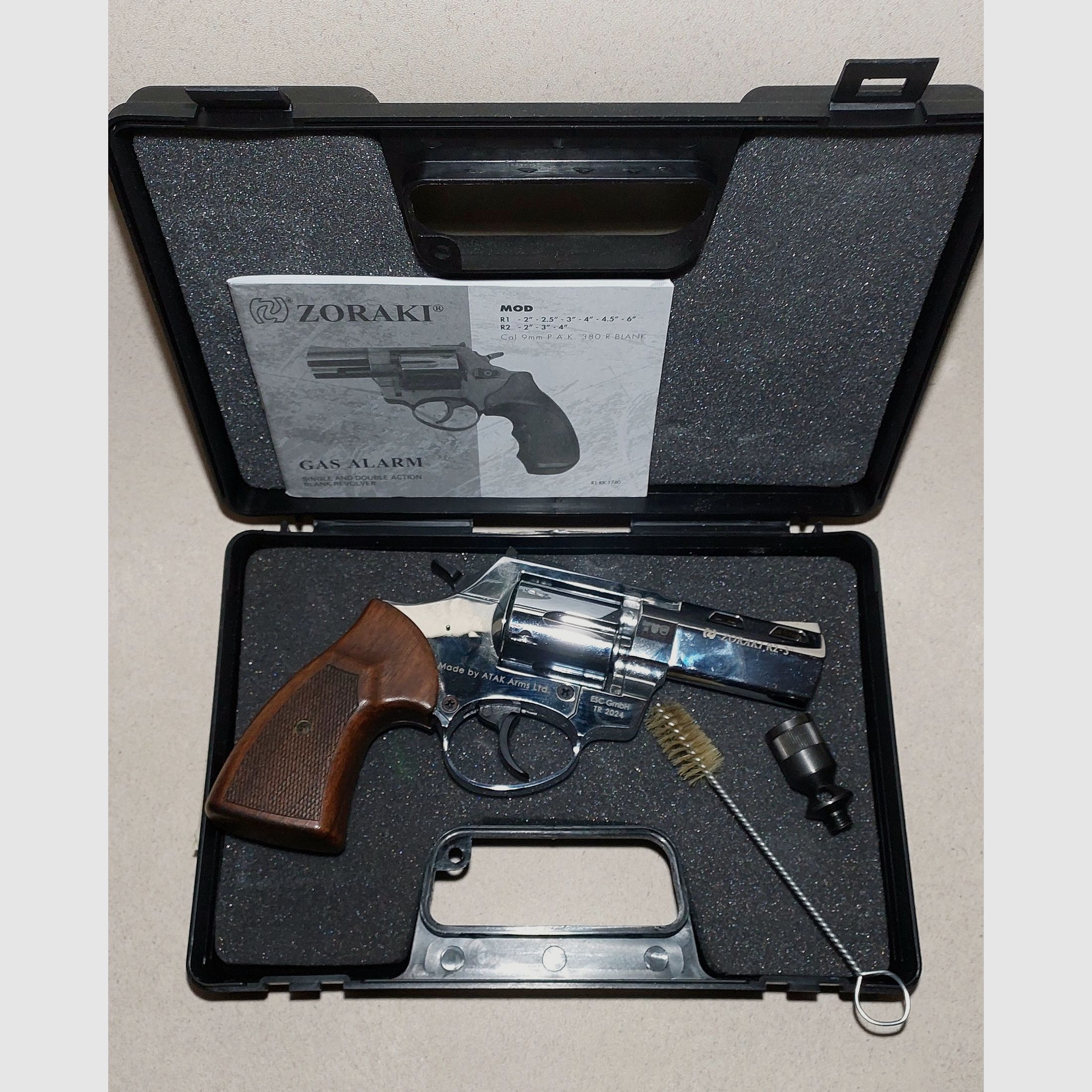 Zoraki R2 3 inch blank firing revolver (PTB 1107) caliber 9mm R.K. chrome wooden grips muzzle protection - LIKE NEW!
