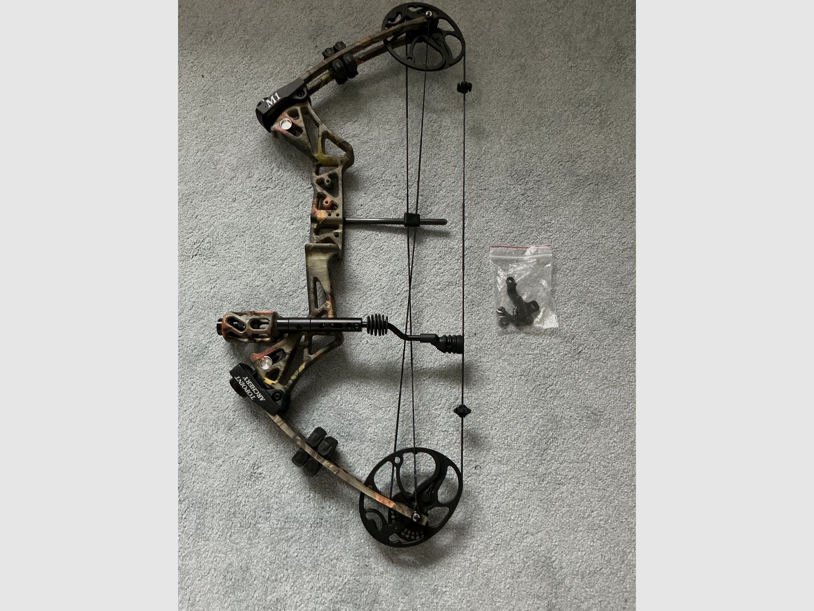 Topoint M1 compound bow Camo con Steambow Fenris magazine