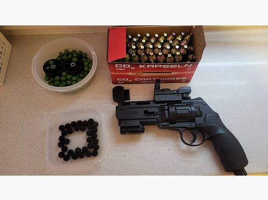 UMAREX HDR50 Home Defense Revolver 7.5J incl. red dot and 3 magazines