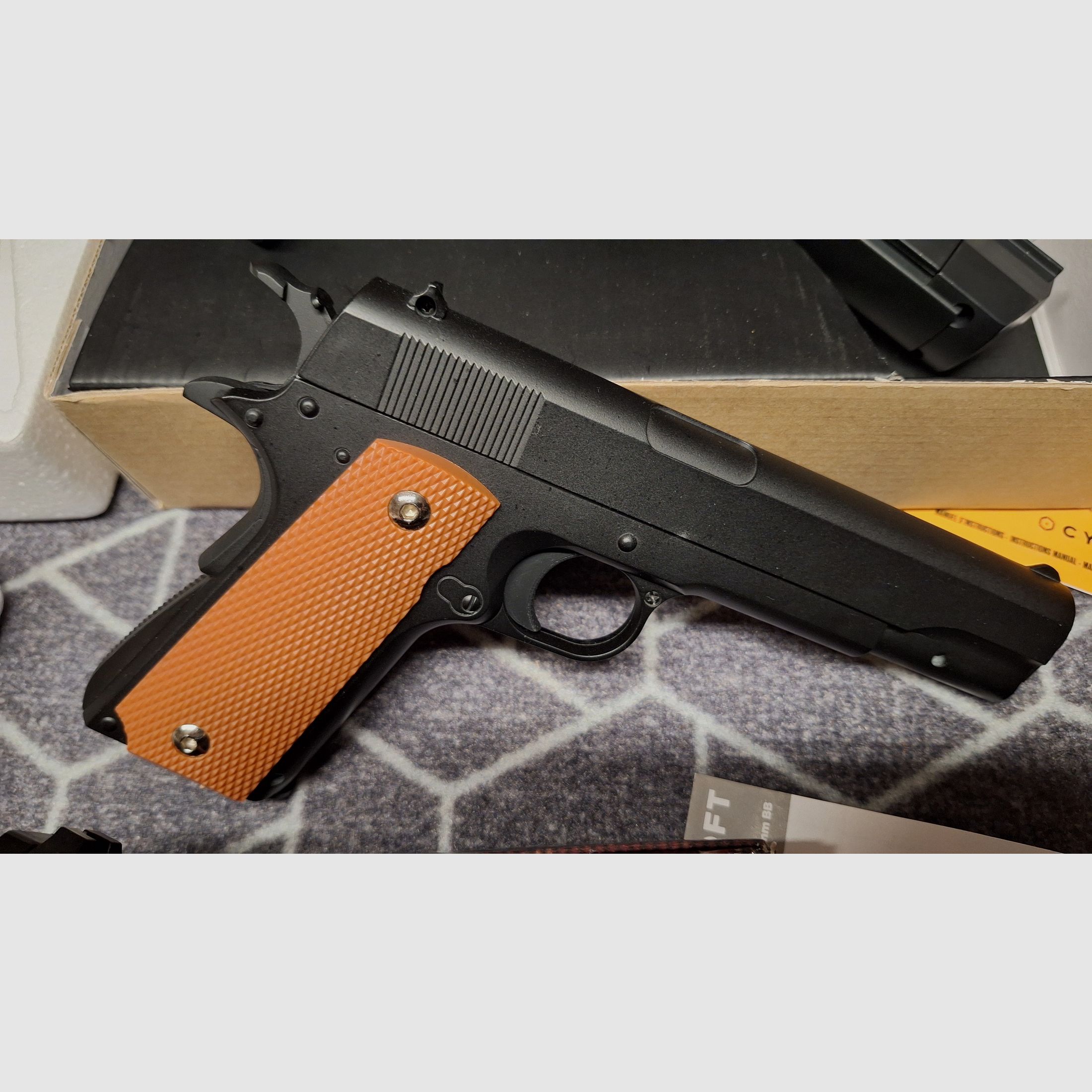 5 stuks veerdruk Airsoftpistolen: D.E./H.K./1911/enz. NIEUWSTAAT