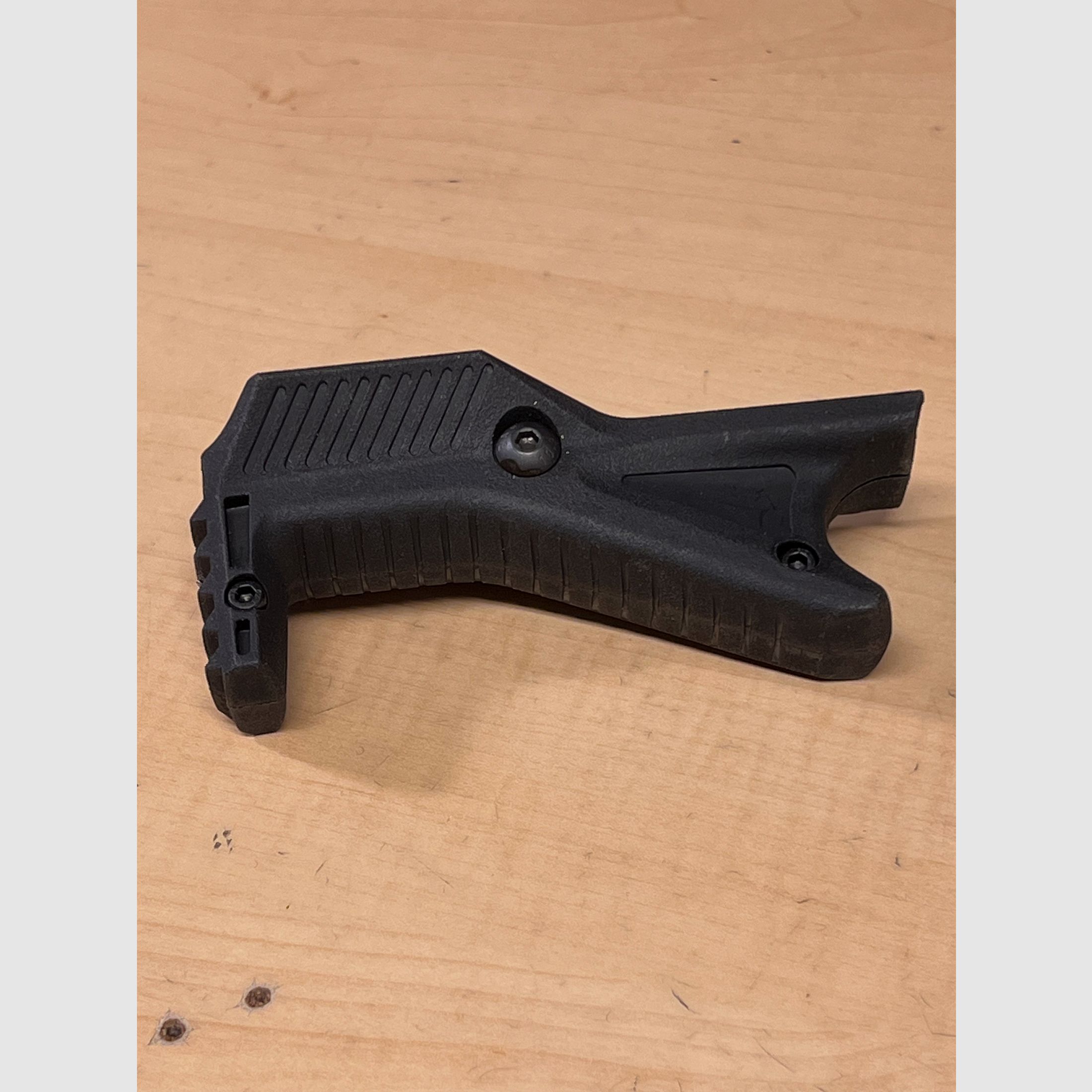 Frontgriff für Airsoft angewinkelt Typ III in Schwarz