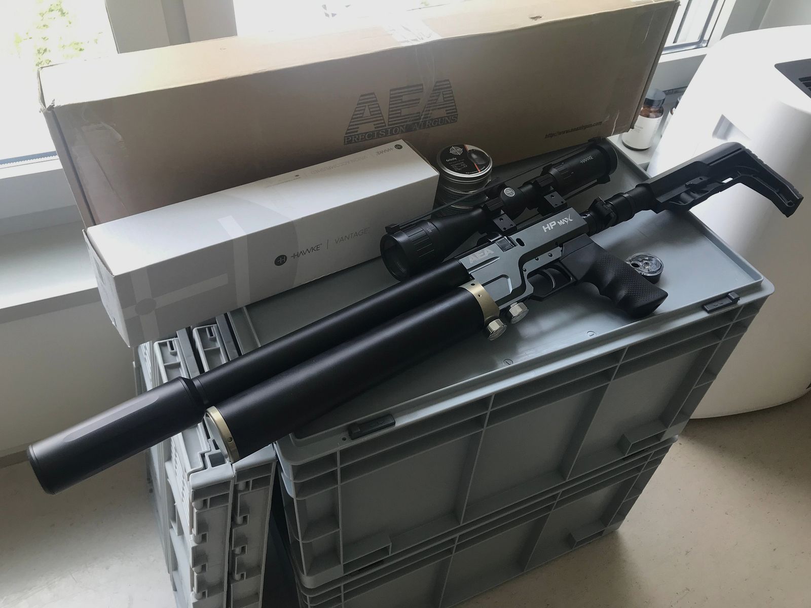 AEA HP-MAX 1ère génération .35/9mm – seulement 30 coups tirés – ensemble complet avec Hawke Vantage 3-9x40, silencieux, kit d'exportation et environ 200 projectiles Grisley