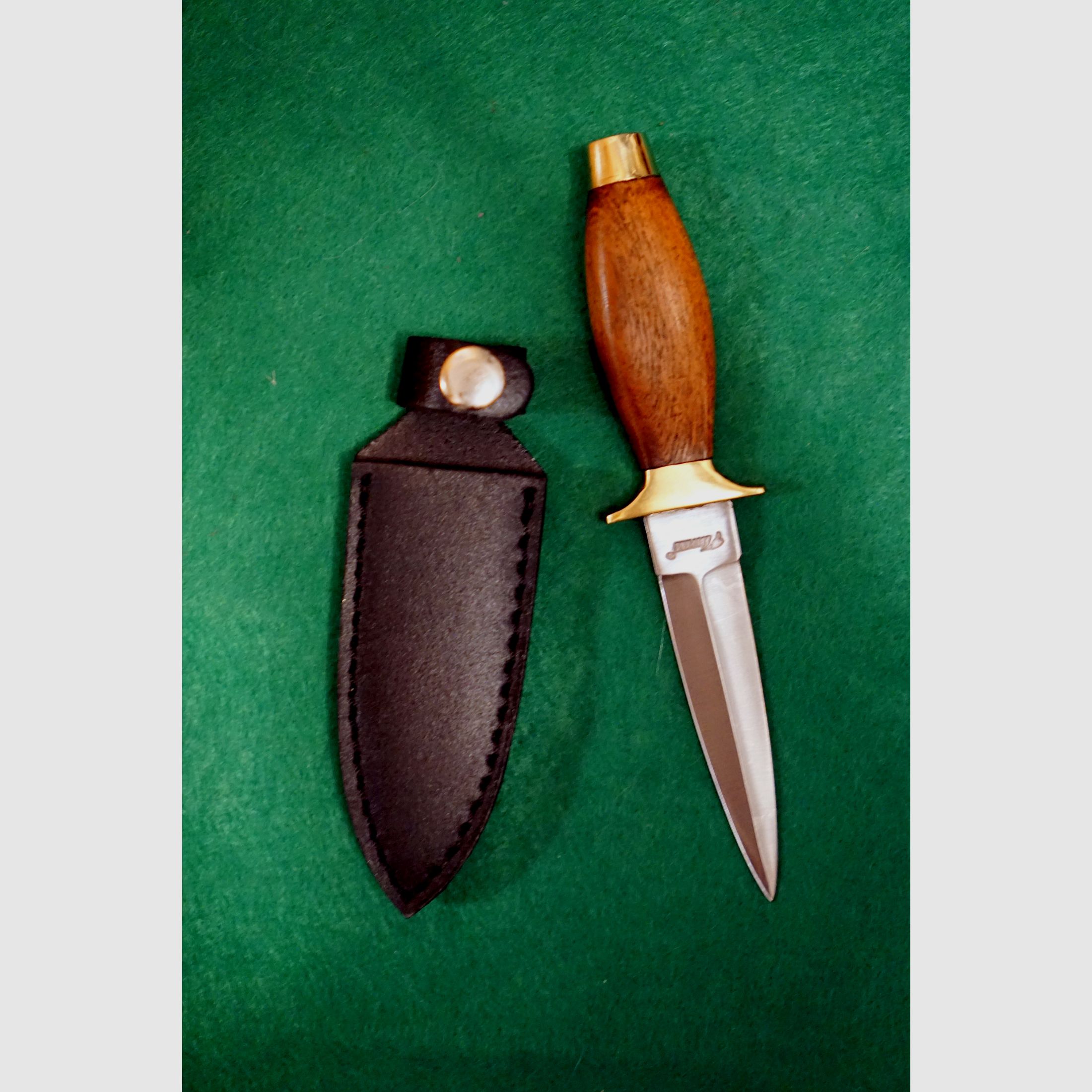 ¡Pequeño cuchillo con funda de cuero nuevo!