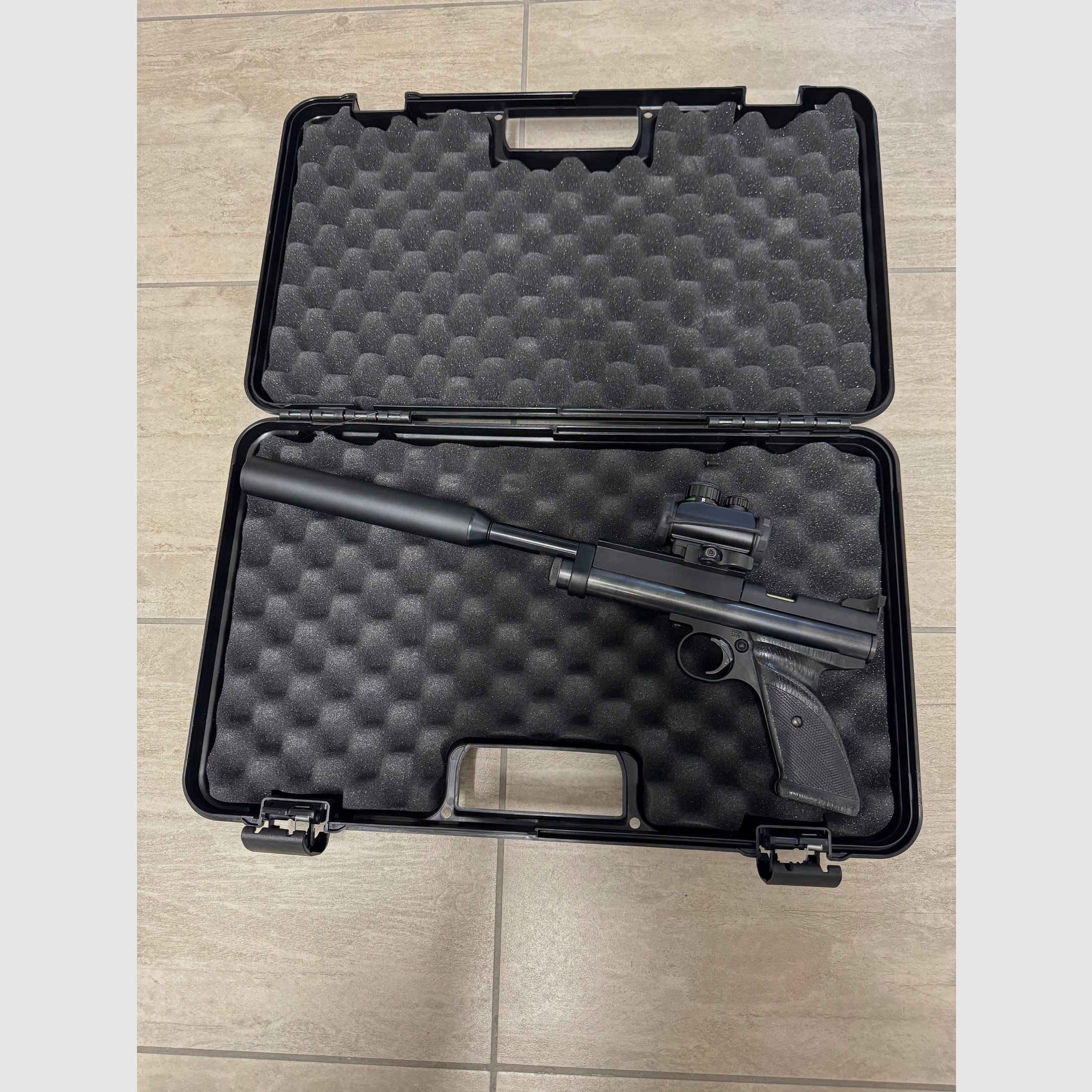 Crosman 2240 “Trophy RTU” – 5,5 mm (0,22″) CO₂-Pistole, mit Schalldämpfer & Red Dot im Koffer
