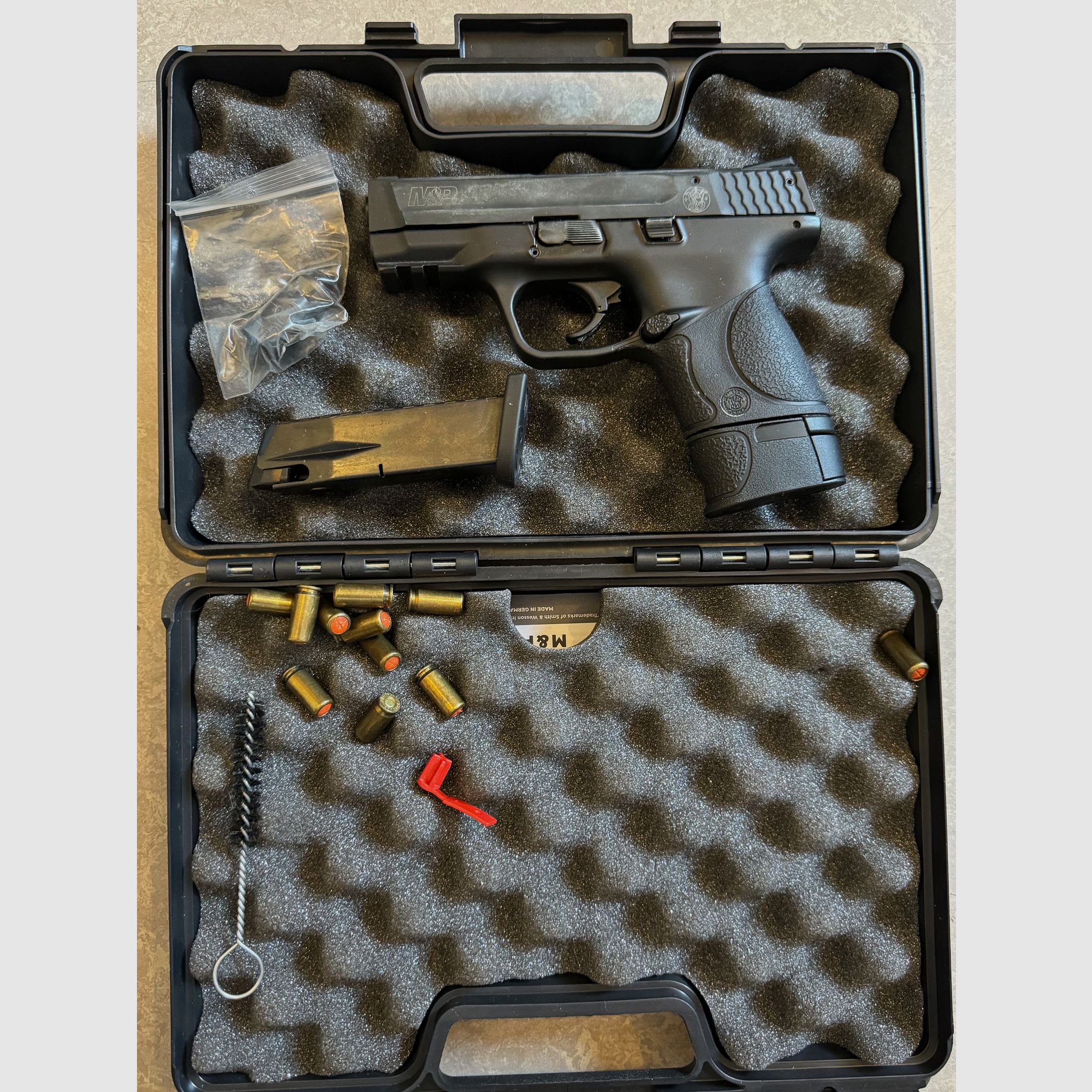 Smith & Wesson M&P 9C pistola a salve cal. 9mm P.A.K. inclusi 2 caricatori