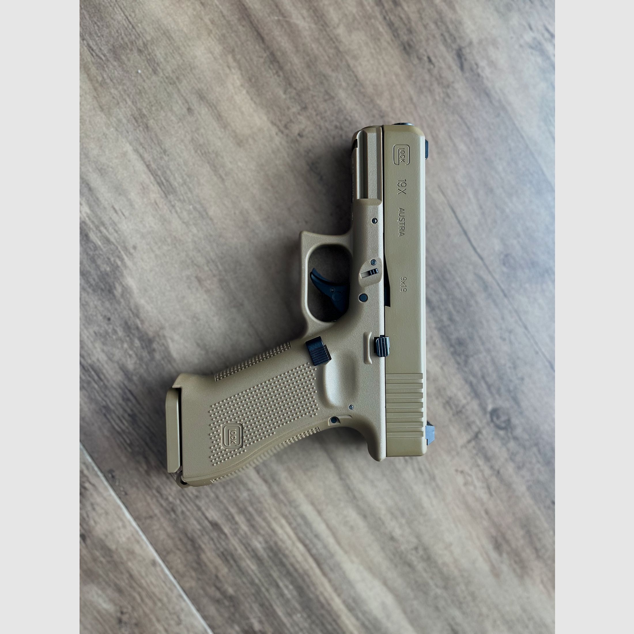 Glock 19X CO2 luchtpistool kal. 4,5mm BB blowback coyote tan