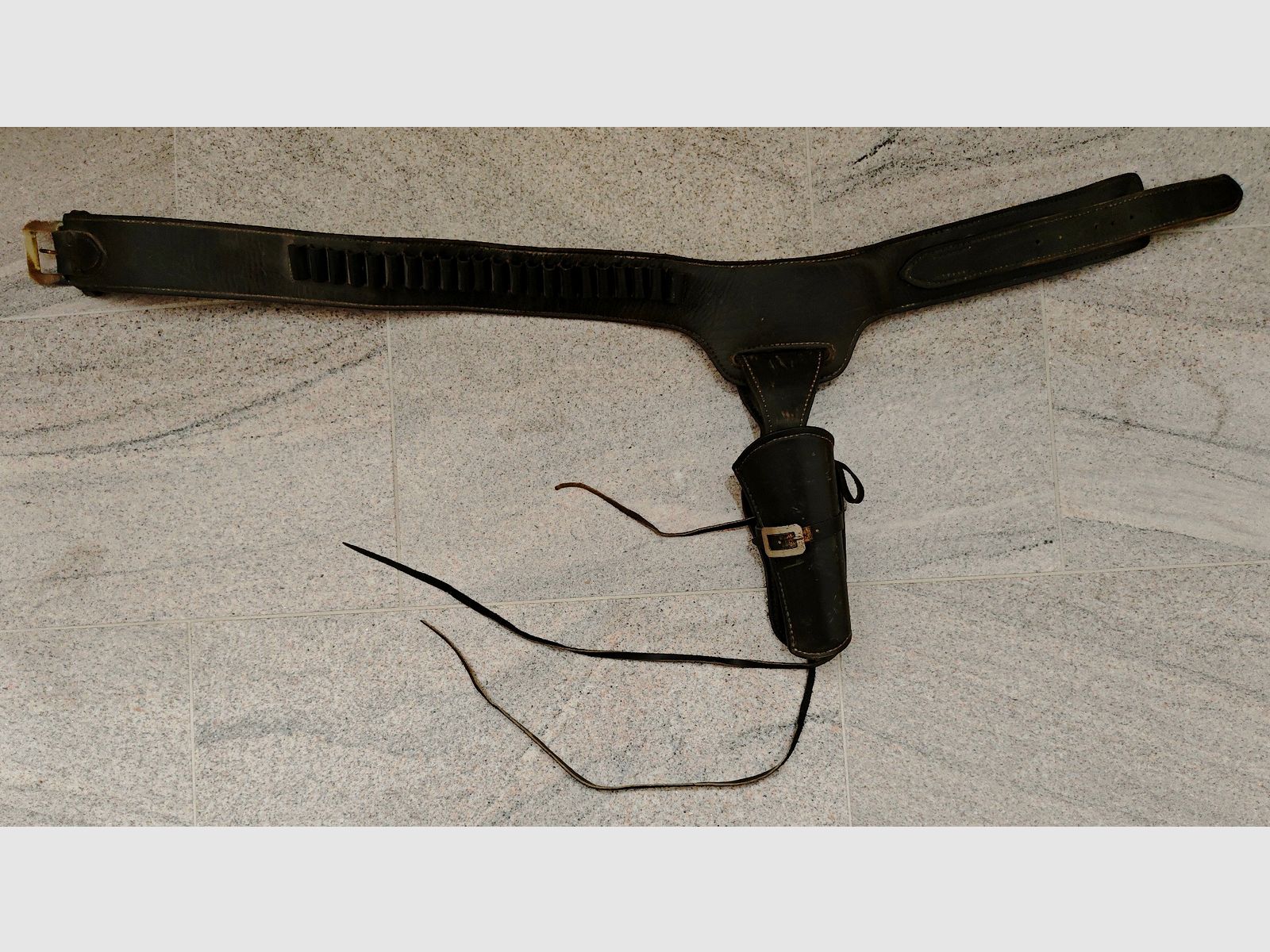 Western revolver belt with holster