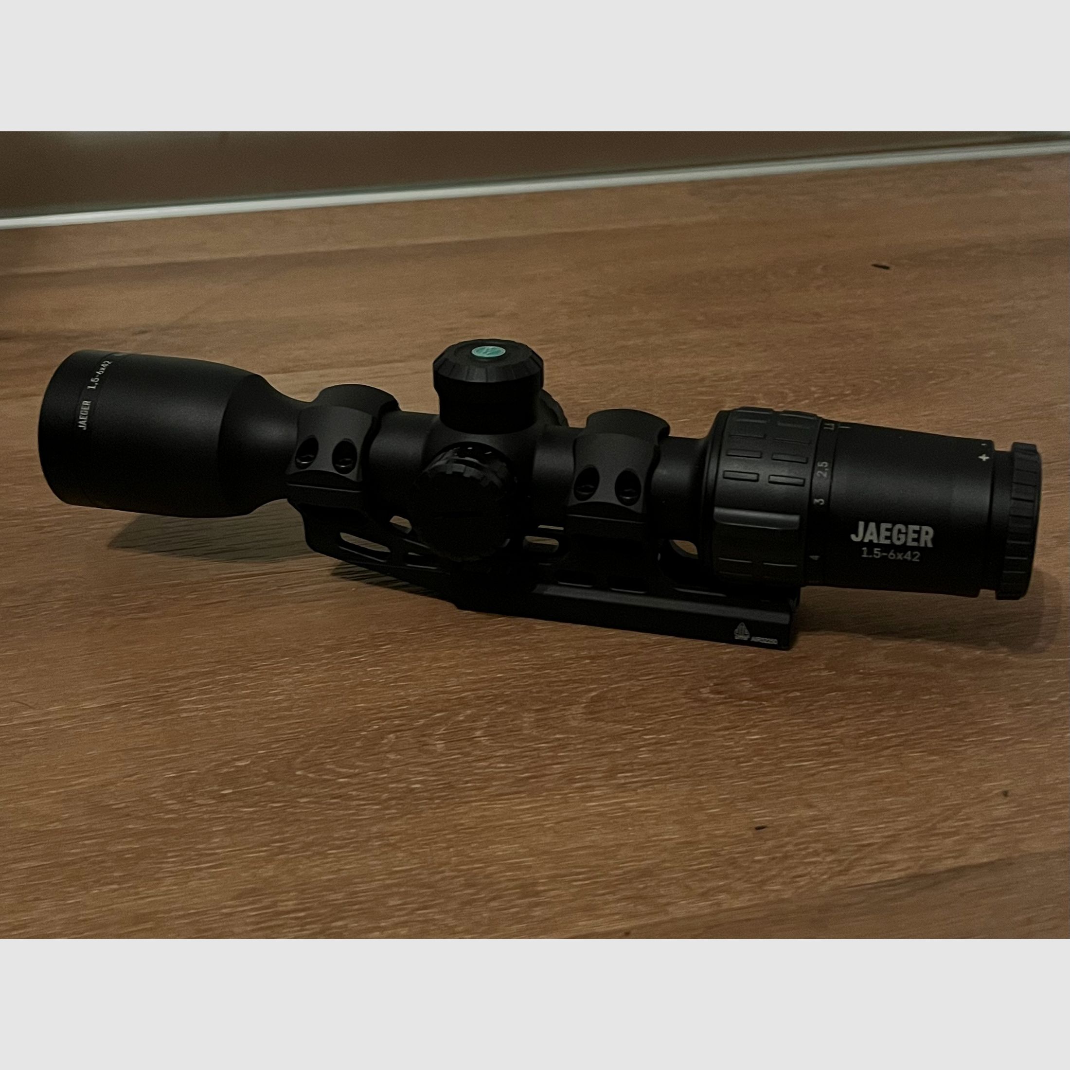 Yukon Jaeger 1,5-6x42 z montażem Picatinny