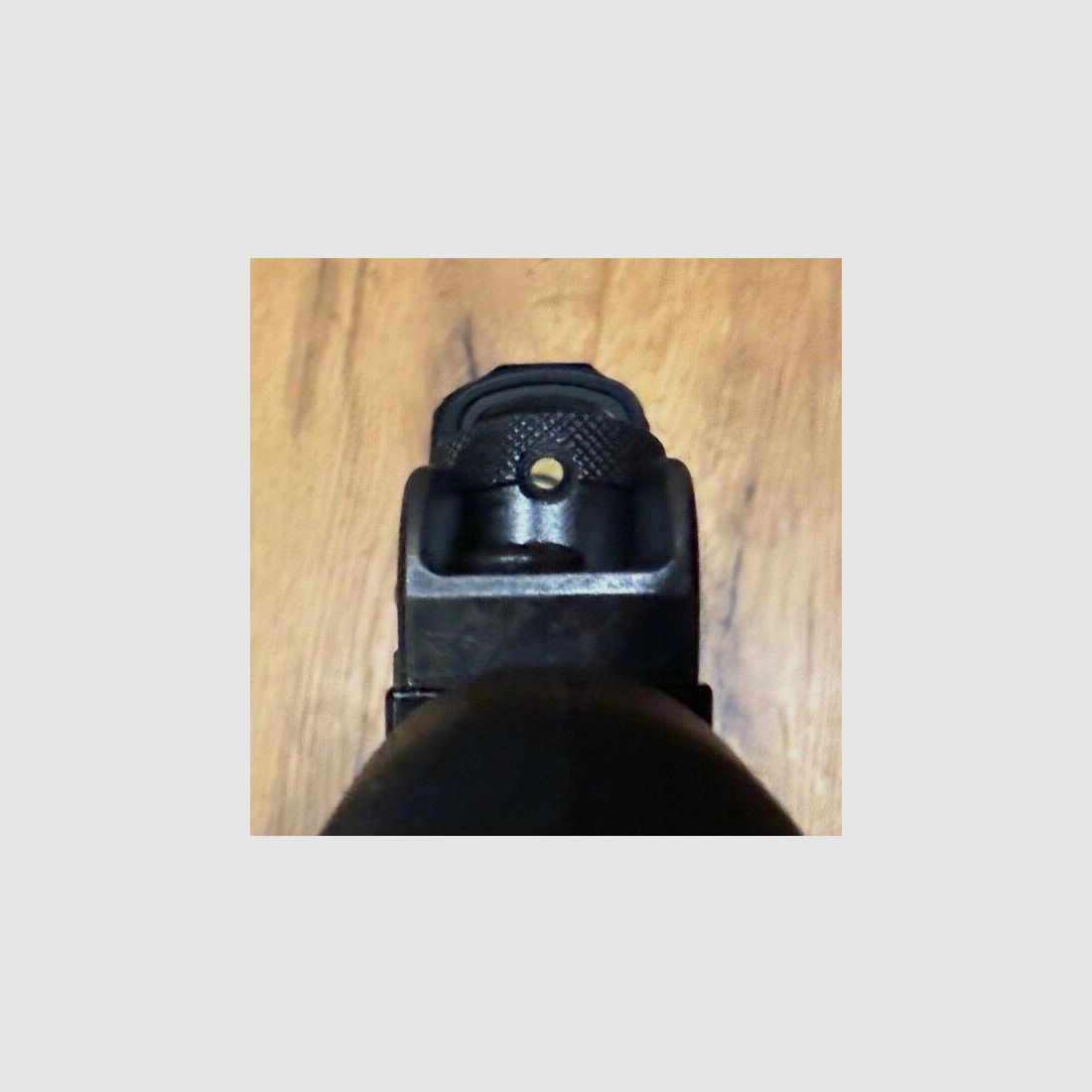 Karabin Heckler und Koch SP5 z tłumikiem B&T RBS Schalldämpfer SQD™ Compact i celownikiem Aimpoint ACRO
