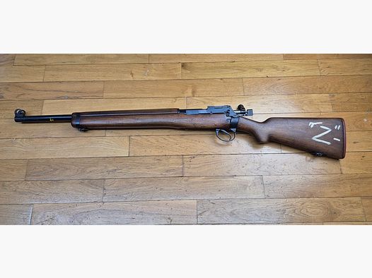 Beau Fusil Lee-Enfield N°8 MKI – Arme d&rsquo;entrainement réglementaire britannique – Cal .22LR – Fabrication Fazakerley de 1952 – Bel exemplaire militaire « civilisé » – Dioptre militaire de qualité – Très beau canon et bonne mécanique – beau bois – TBE