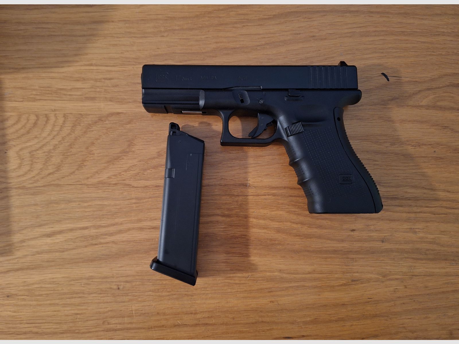 Glock 17 Gen4 Co2 guter Zustand 4,5 mm Stahl-BB mit Blowback