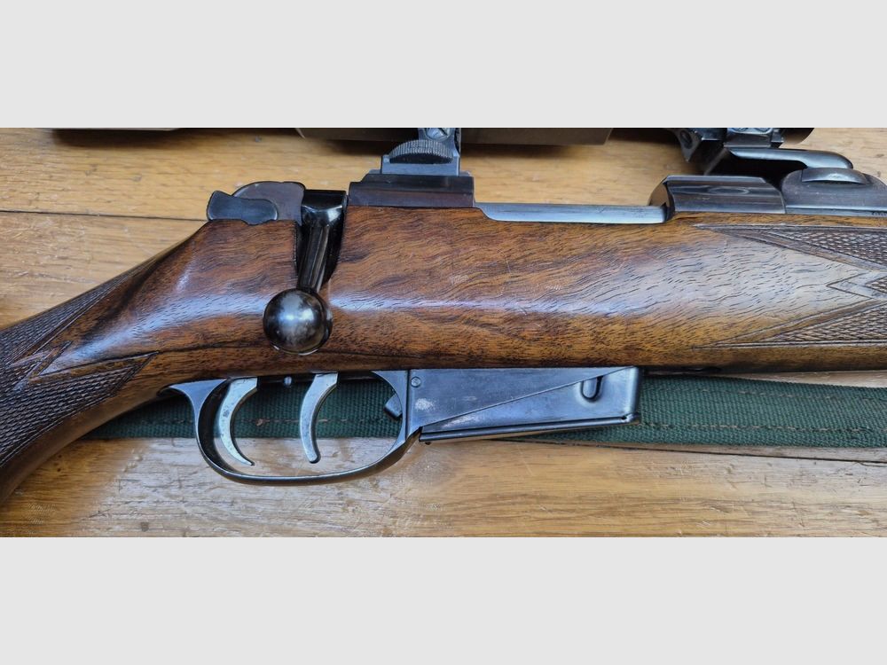 Sehr schöne Jagdgewehr Krico 700 Jagdmatch — Kal. .222 Rem — Herstellung Kriegeskorte in Stuttgart — Deutscher Stecher — Hensoldt Wetzlar Diatal 4X32 auf 100% Stahl-Turm-Montage — Sehr schöner Nussbaumholz hoher Grad — Exzellente Mechanik — Exzellenter Abzug — Sehr schöner Lauf fast neu – TBE/TBE+, Bild 5 von 38