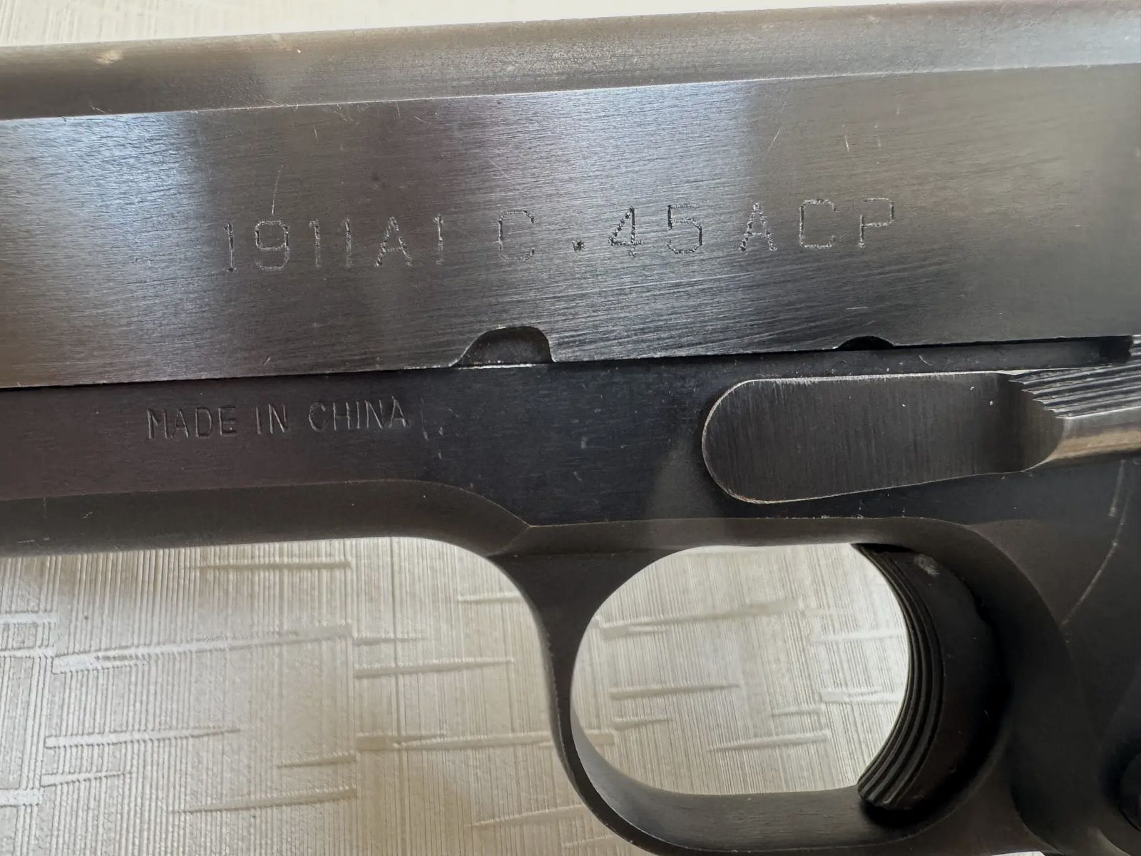 Pistole Norinco Modell 1911 A1 Nachbau der Colt Combat Commander – Kaliber .45 ACP