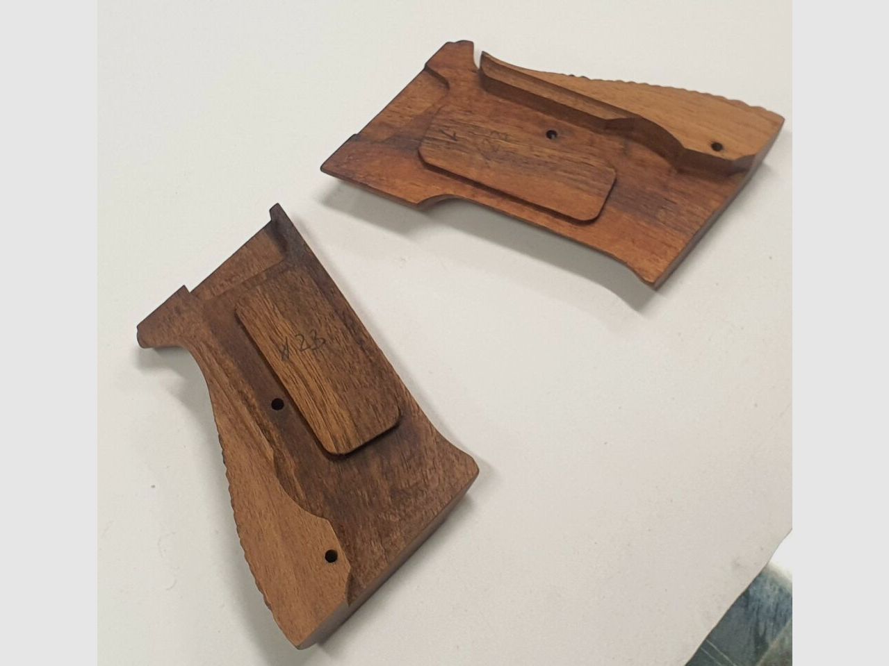 Unbekannt Matchgriffschalen aus Holz