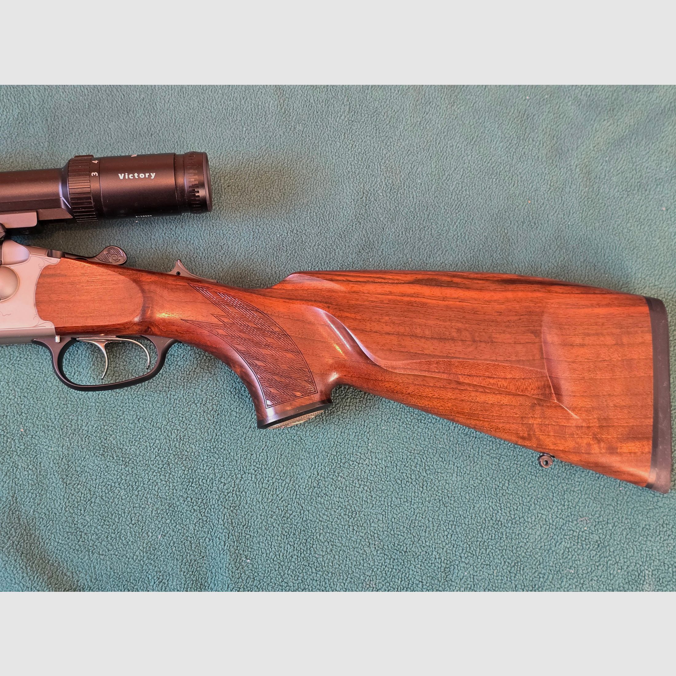 Blaser D99 Duo mit Blaser Sattelmontage und Zeiss Varipoint 3-12 ×56 Leuchtabsehen