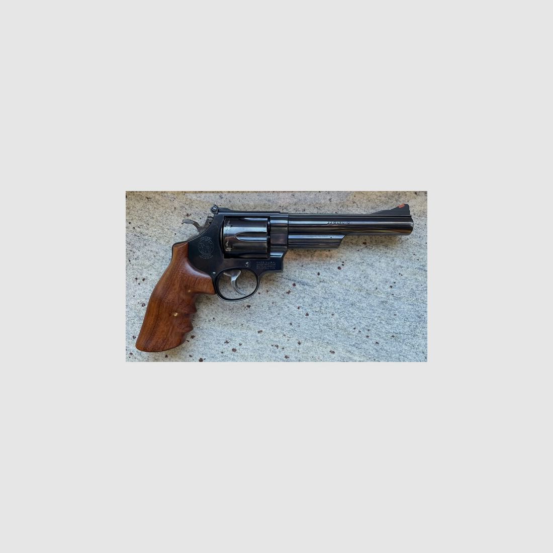 Smith and Wesson 29 + 2050 Schuss