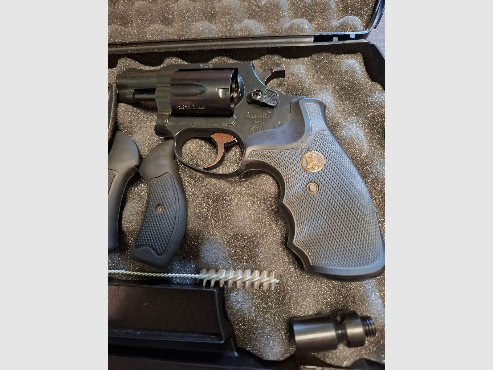 Arminius HW 37 met holster en extra gripplaten