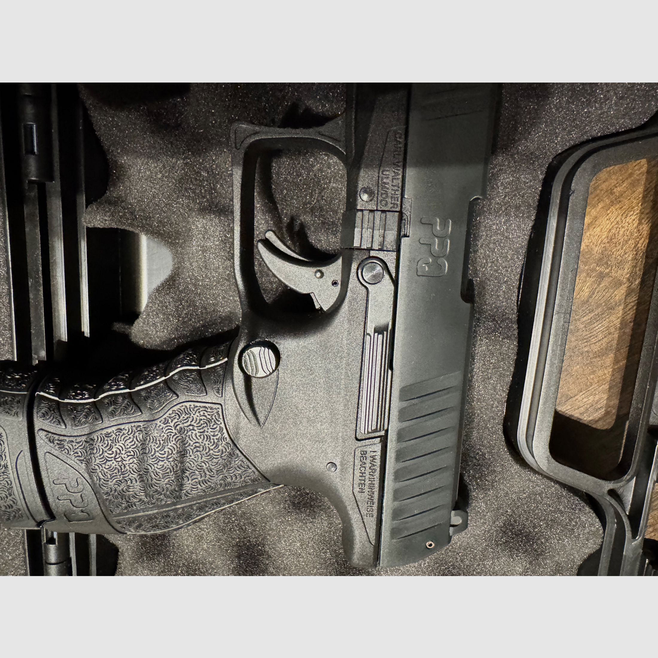 Walther PPQ M2 Navy Kit 9mm P.A.K. Schreckschusspistole – Inkl. Schalldämpfer & Koffer, Bild 5 von 13