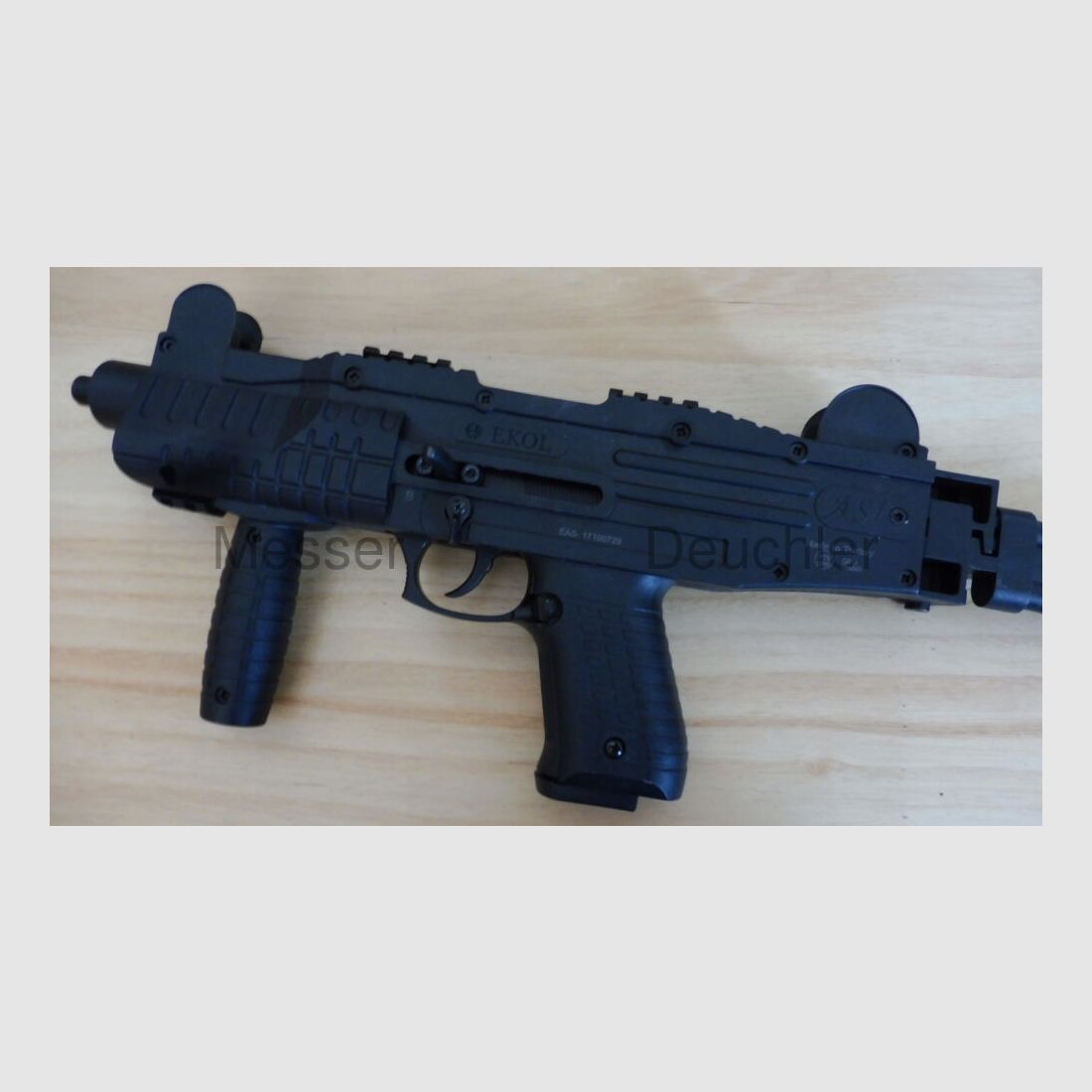 Pistola de fogueo Ekol ASI / Subfusil con culata plegable