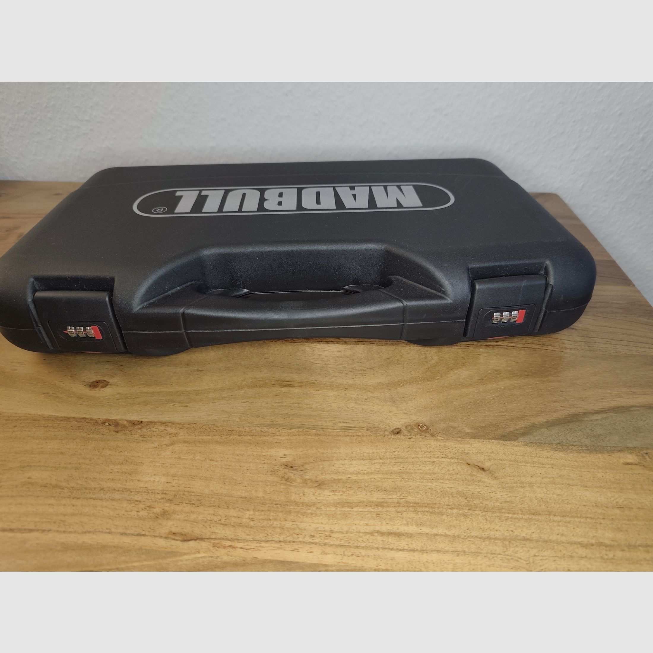  Madbull Pistolenkoffer Deluxe 50 x 30,5 x 8,5cm mit Zahlenschloss schwarz  Neu!