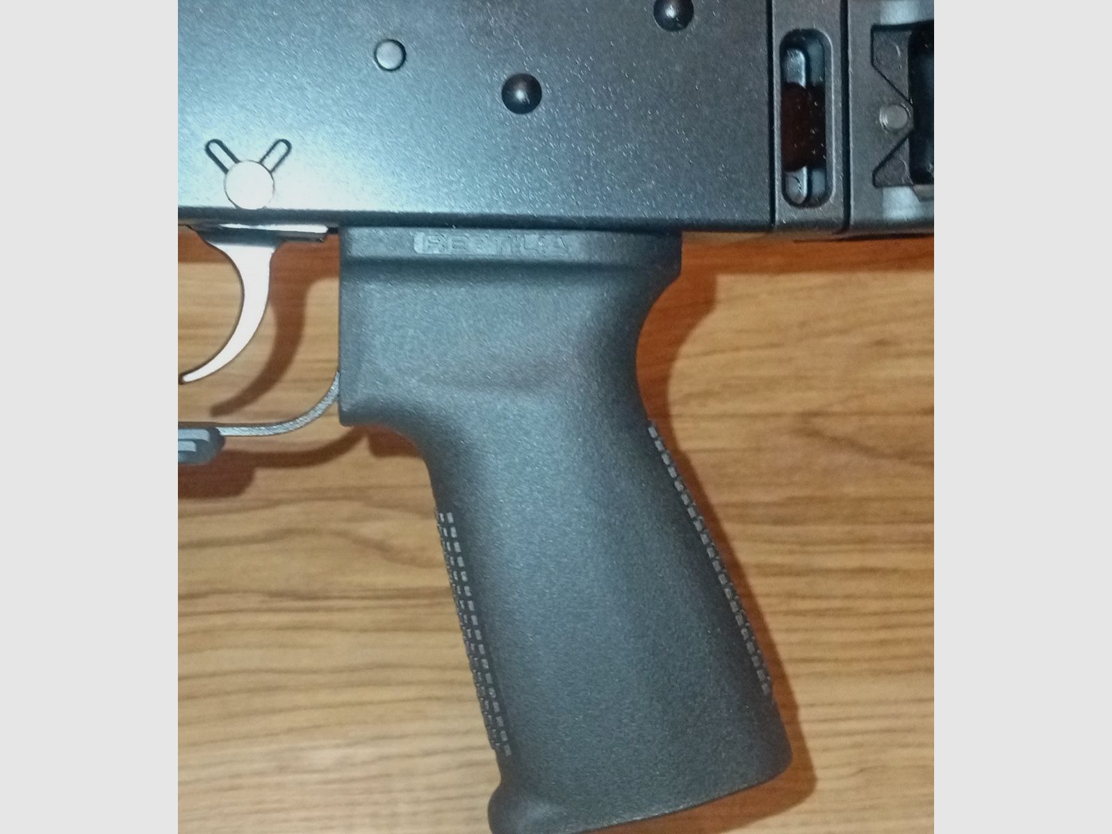 Tokyo Marui AKX / 2x magazine / Reptilia pistol grip / charging handle