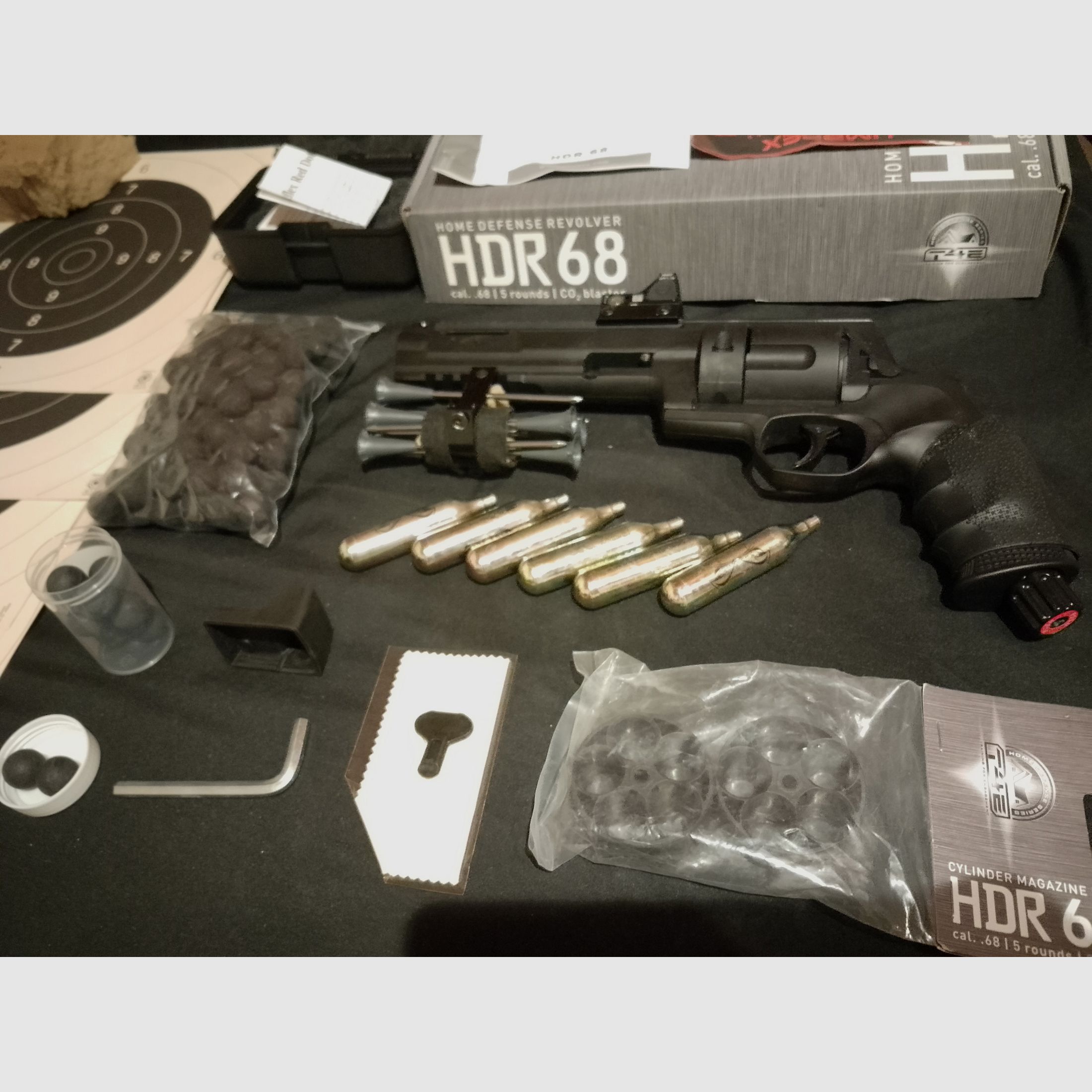Neuwertiger HDR68 Markierer Gen1 T4E Cal .68 Nägel keine Pfeile Geschosshalter Nagelgeschosse Set Red DOT Visier 2 extra Magazin Trommel Rubberballs Zielscheiben CO2 Kapseln 
