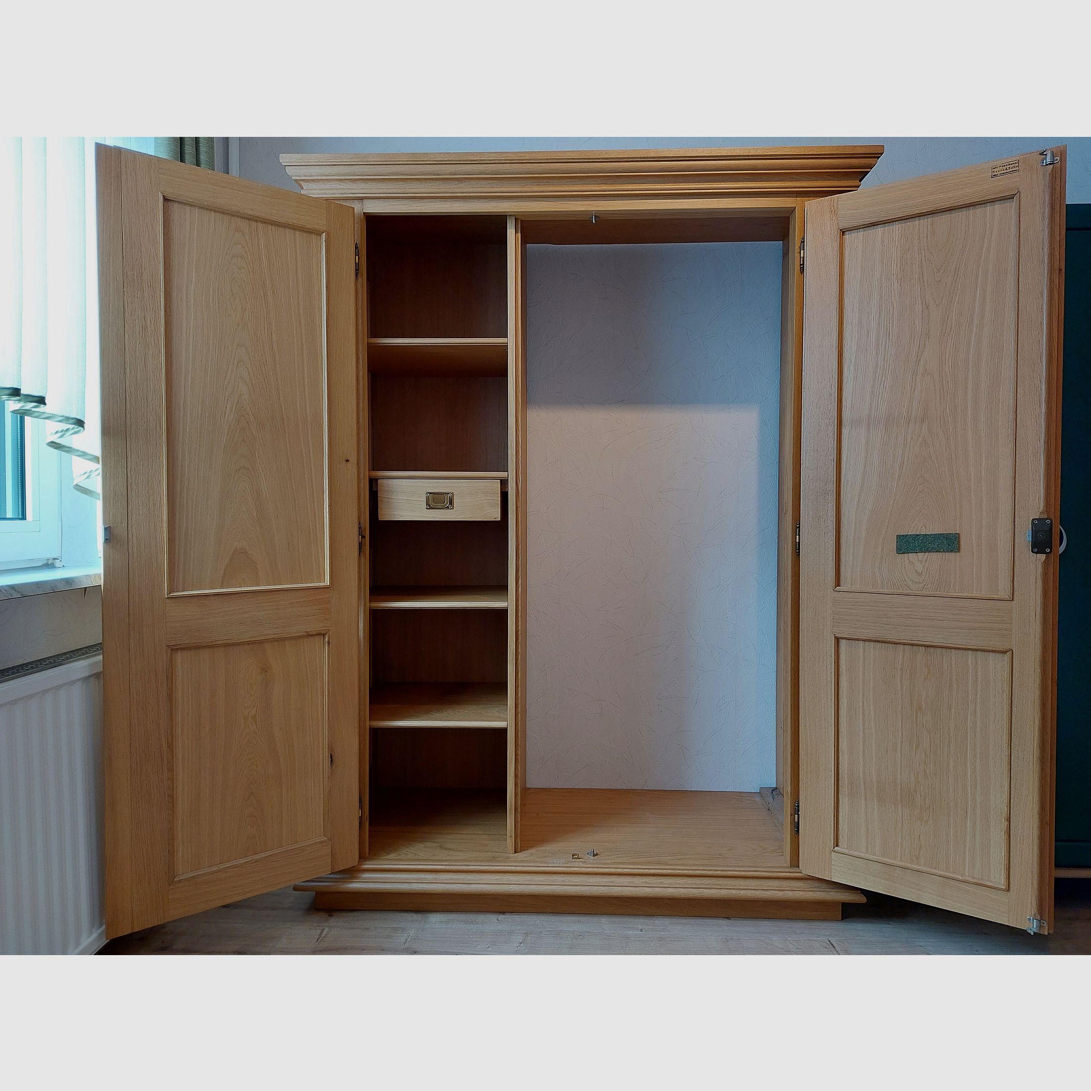 Jagdschrank Waffenschrank Schrank Eiche hell massiv Landhaus-Stil 180x140x55cm für Tresor