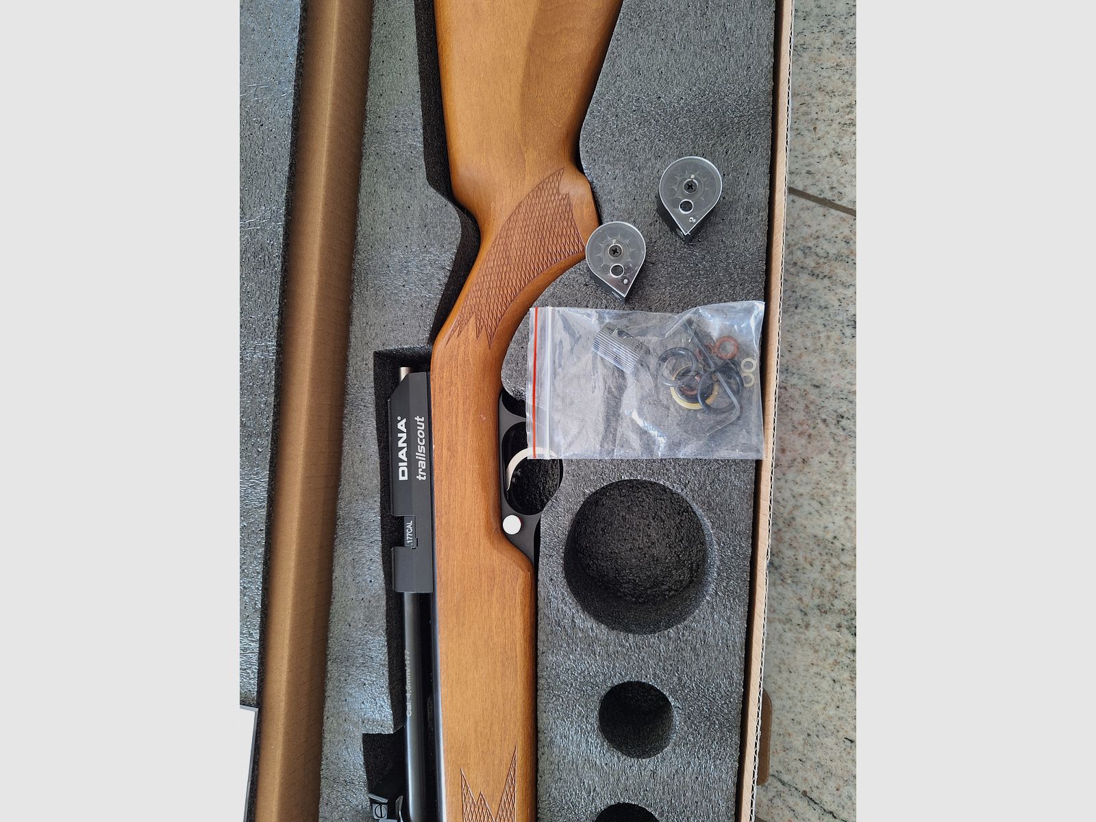 Diana Trailscout Wood Co2-Rifle 4,5 mm Diabolo avec accessoires