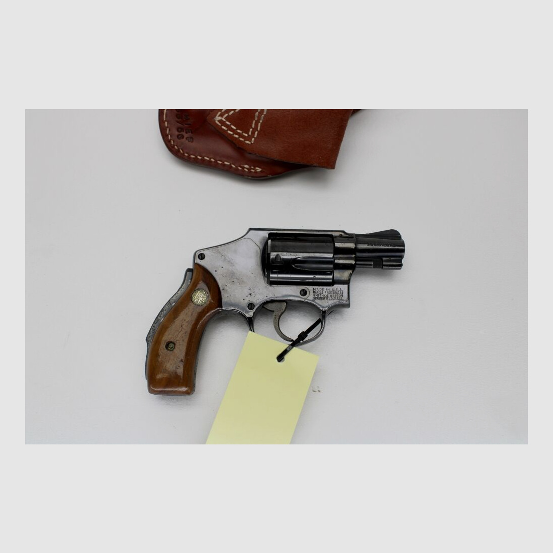 Revolver Smith & Wesson Mod 40 concealed hammer, palm safety .38Special