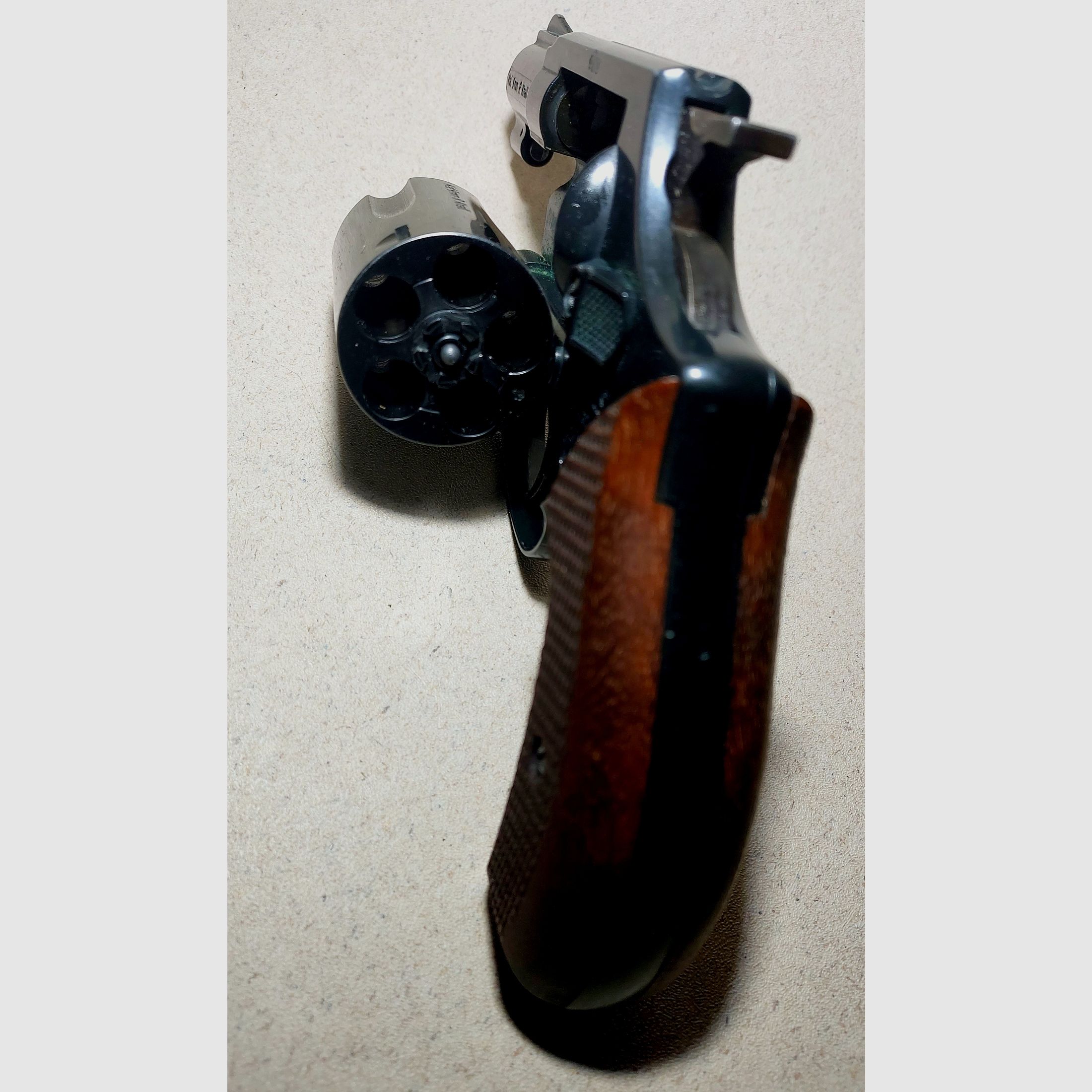 Weihrauch HW37 cal. 9mm R.K. (PTB 887) mit Holzgriffschalen OVP sehr gut erhalten.