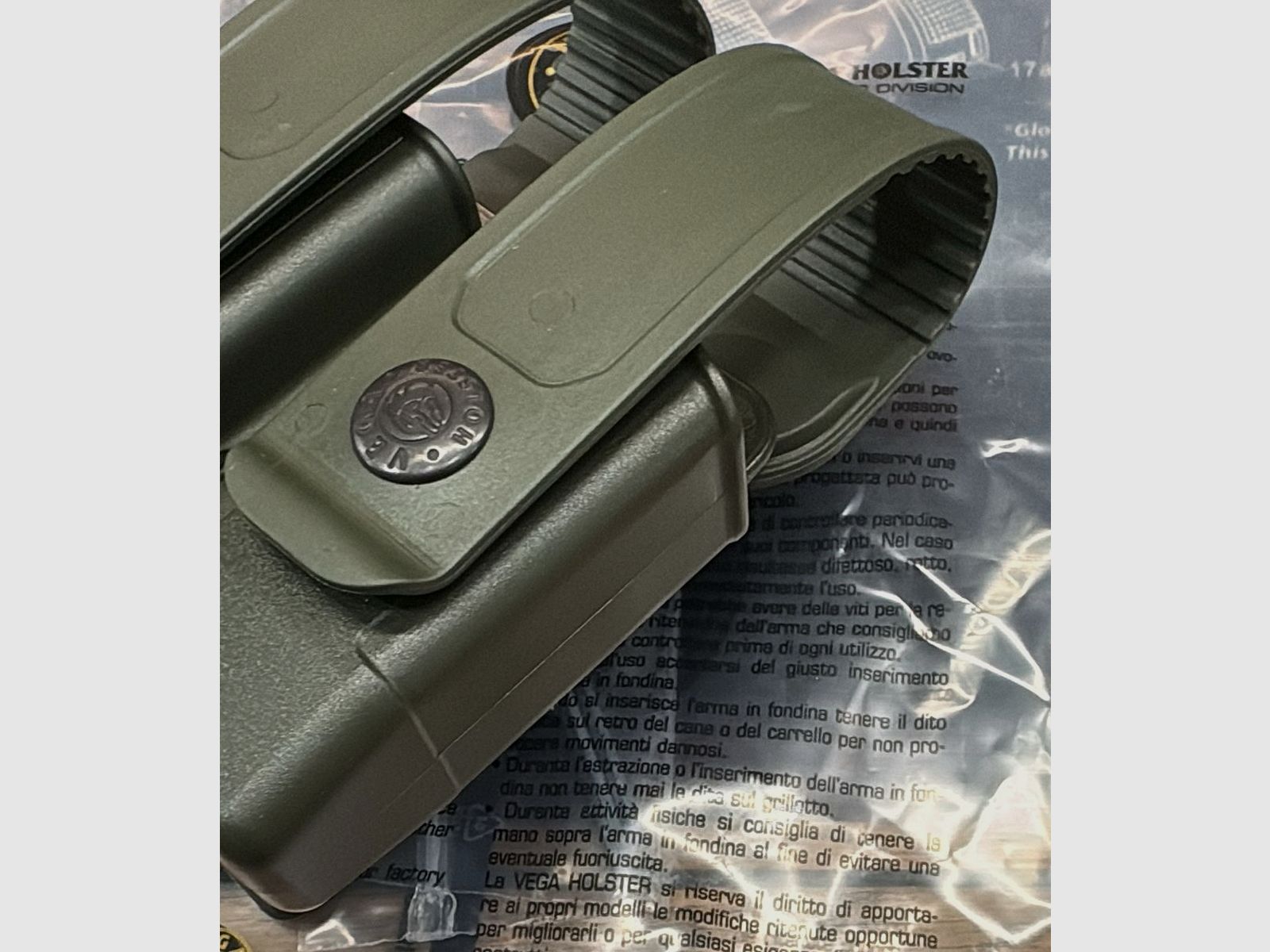 VEGA HOLSTER – PODWÓJNY DWUSTRONNY UCHWYT NA MAGAZYNEK Z POLIMERU – ZIELONY, zdjęcie 1 z 3