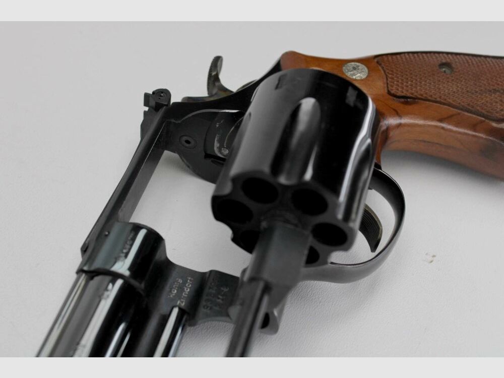 Smith & Wesson 29-2 mit 4" Lauf .44RemMag