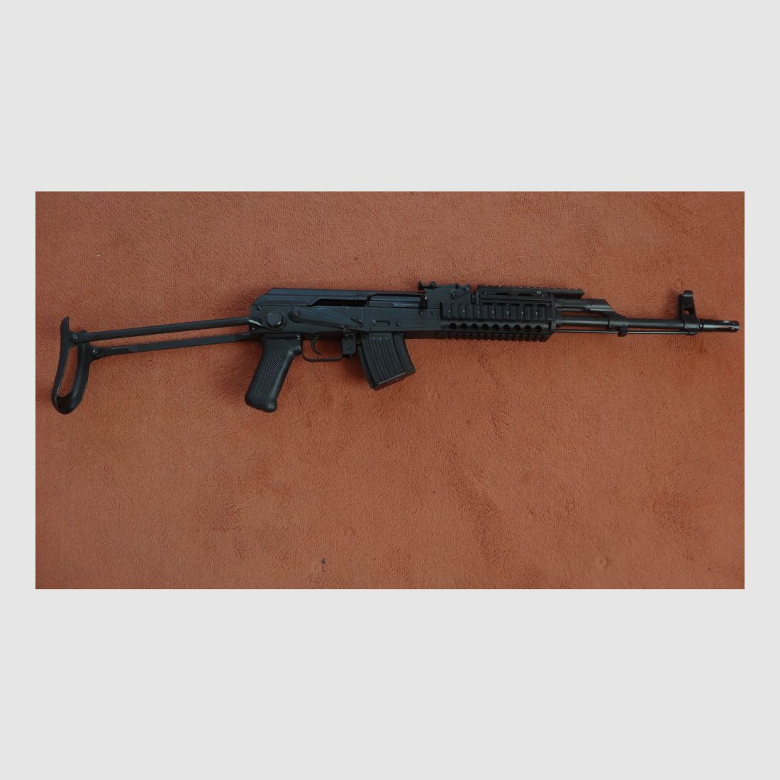 Cugir WS1-64 SL-Büchse; Cugir WS1-64 Metallklappschaft und Quard Rail Handschutz Cal.7,62x39mm