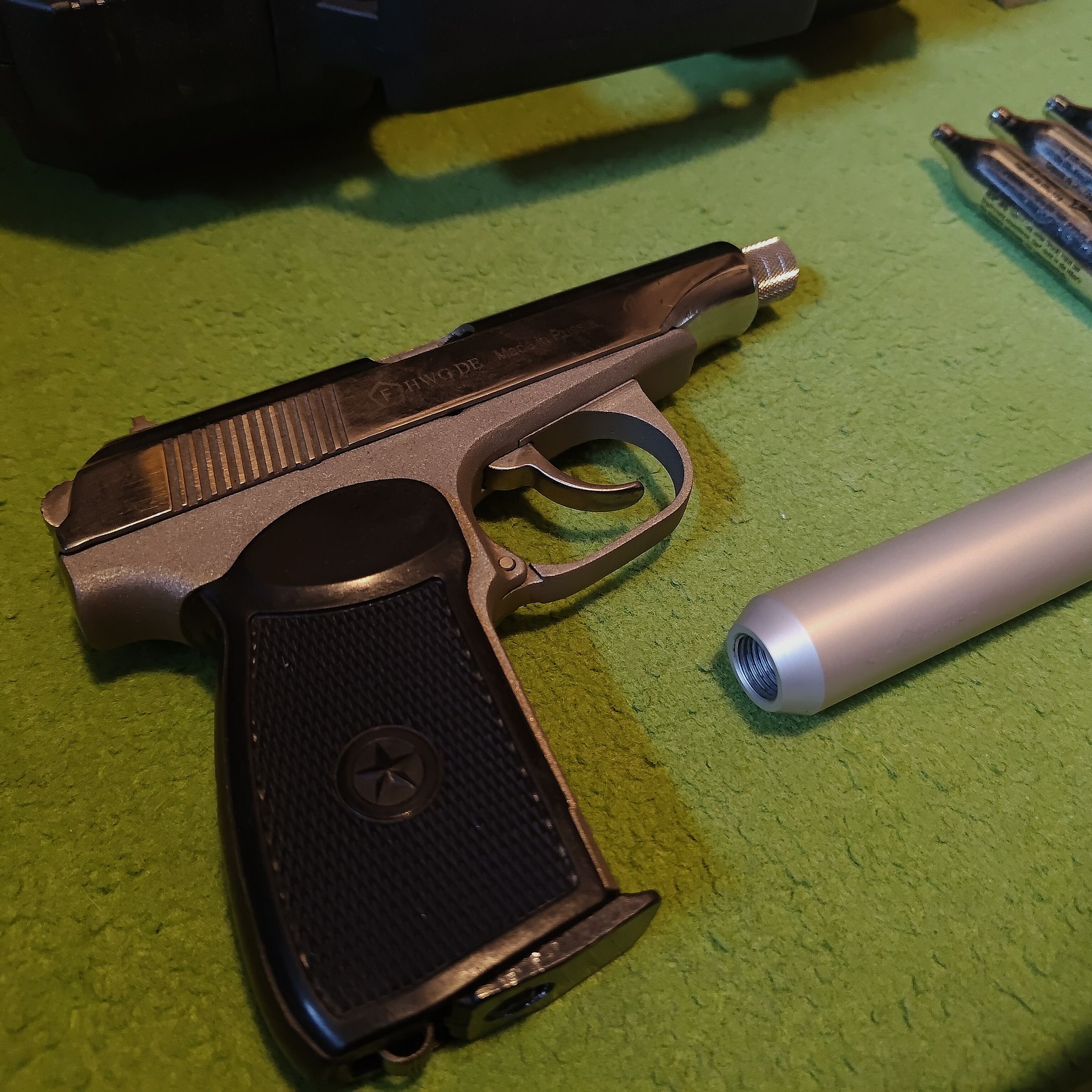 Baikal-Makarov MP-654K Made in Russia - Bruine + zwarte leren holster + 1 bus 4,5mm stalen k. suppressor.