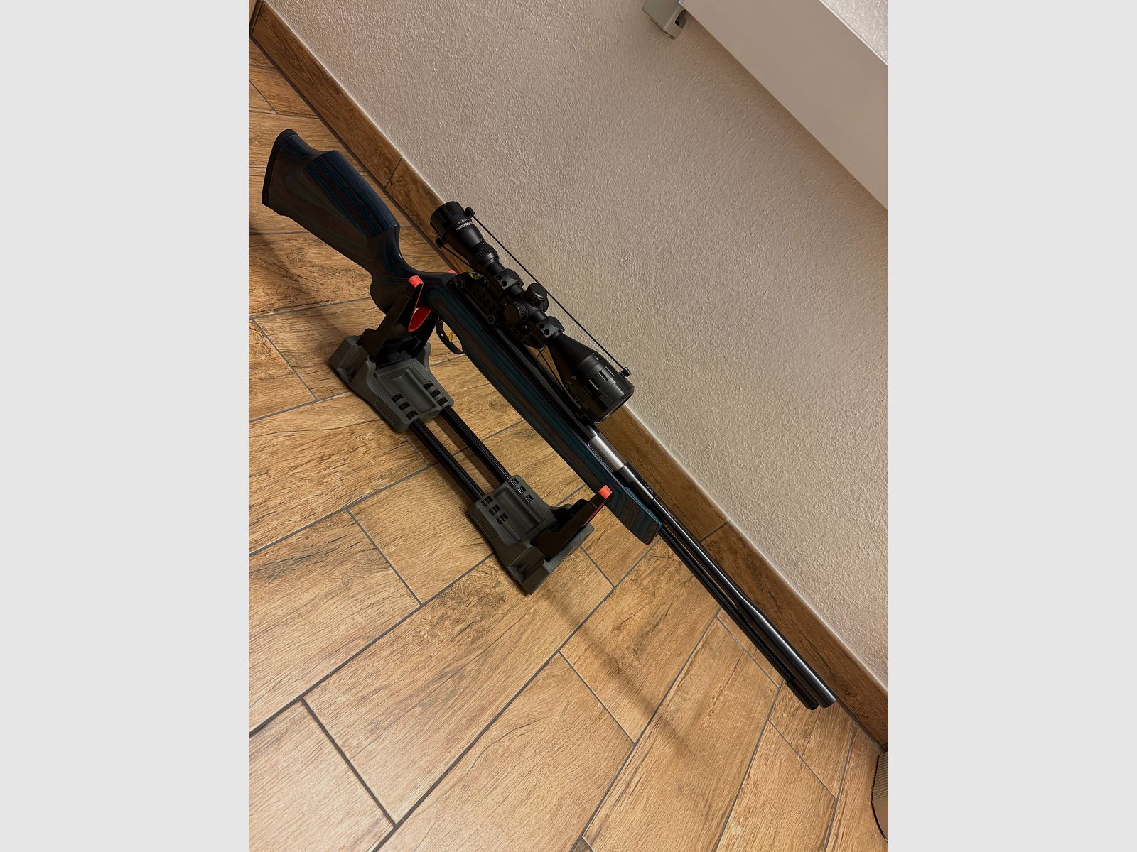 Kadzidło HW 97 K Niebieski niebieski uchwyt z drewna warstwowego Kaliber 5,5 mm używane kilka razy Edycja limitowana