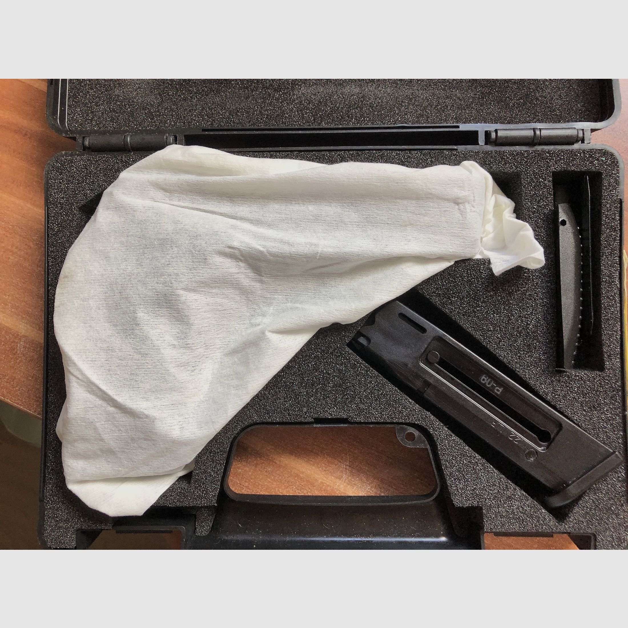 CZ P-09 Kaliber 22 lfb te koop en een sportpistool IZH-35M, als cadeau erbij!