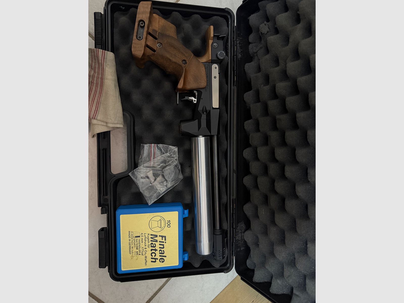Feinwerkbau P30 mit sehr viel Zubehör 