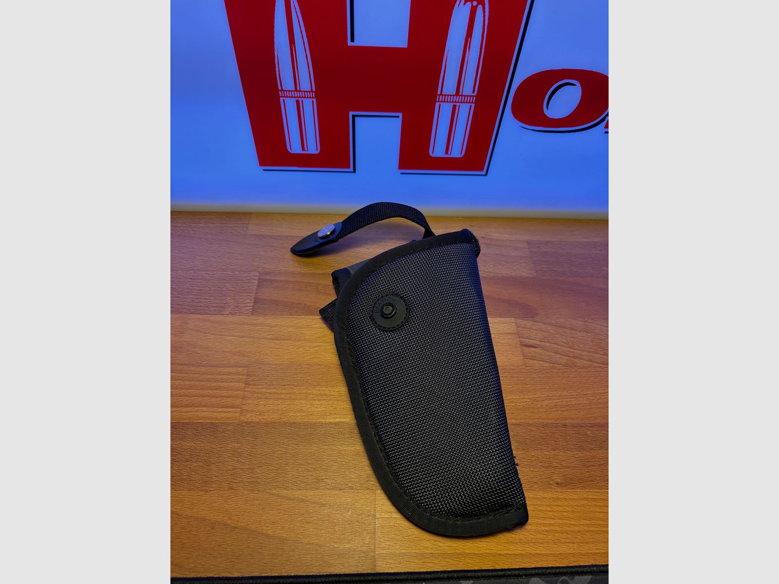 Holster van Bianchi voor 4" revolvers van verschillende fabrikanten