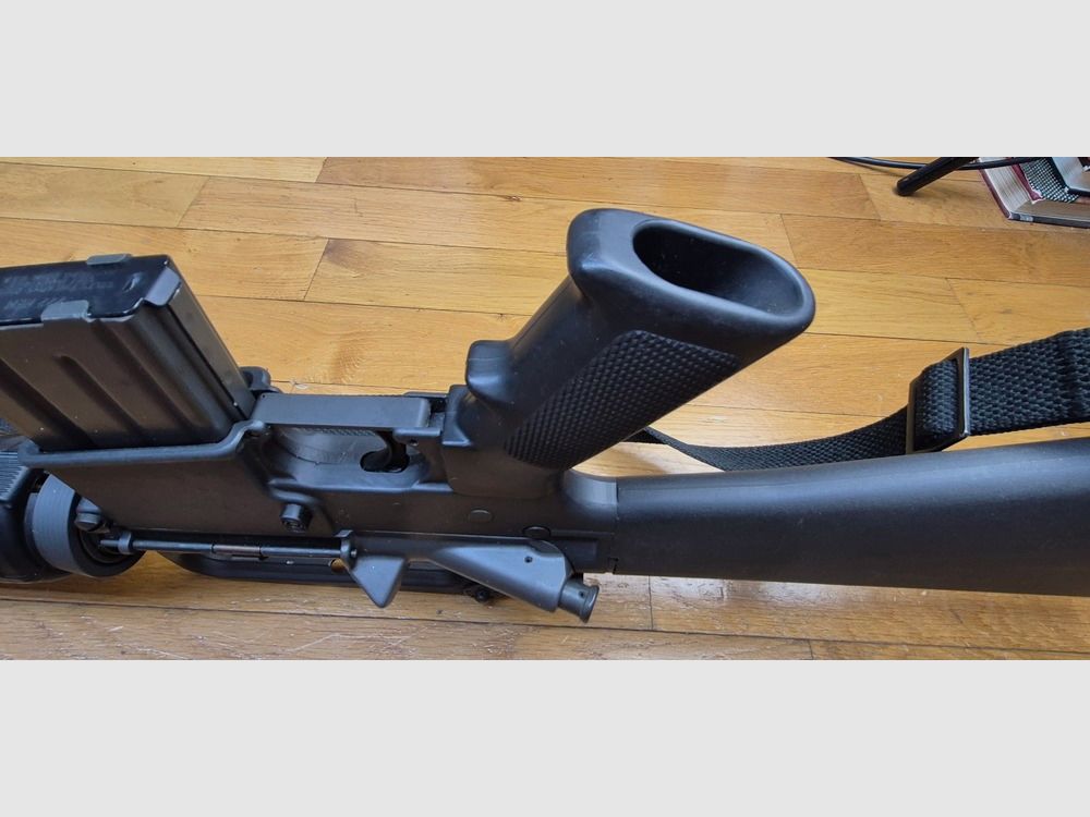 Très belle carabine Colt AR15 A2 Modèle Sporter II – Calibre 222 rem. – Fabrication 100% Colt vers 1985 – Entre la M16 A1 et la M16 A2 dans l&rsquo;arbre généalogique Colt – Excellente arme de stand de qualité pour les fans de la plateforme AR15 – TBE++, image 18 sur 43